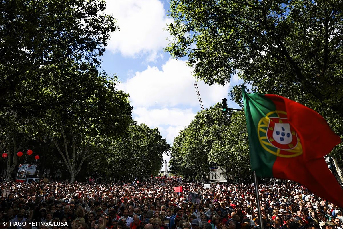 Jovens associam-se a comemorações para defender democracia e valores da União Europeia – Imagem 1