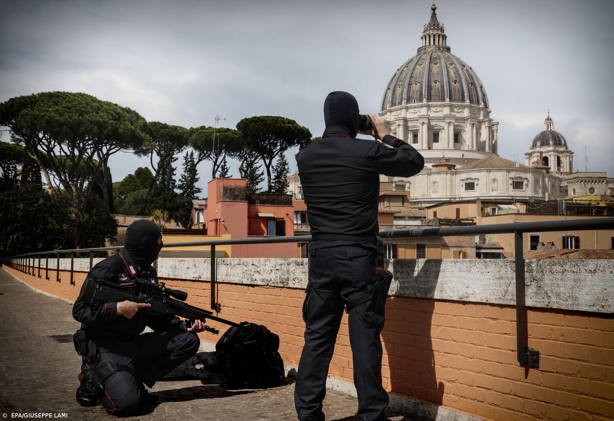 Forças Armadas italianas reforçam segurança em Roma para o funeral – Imagem 1