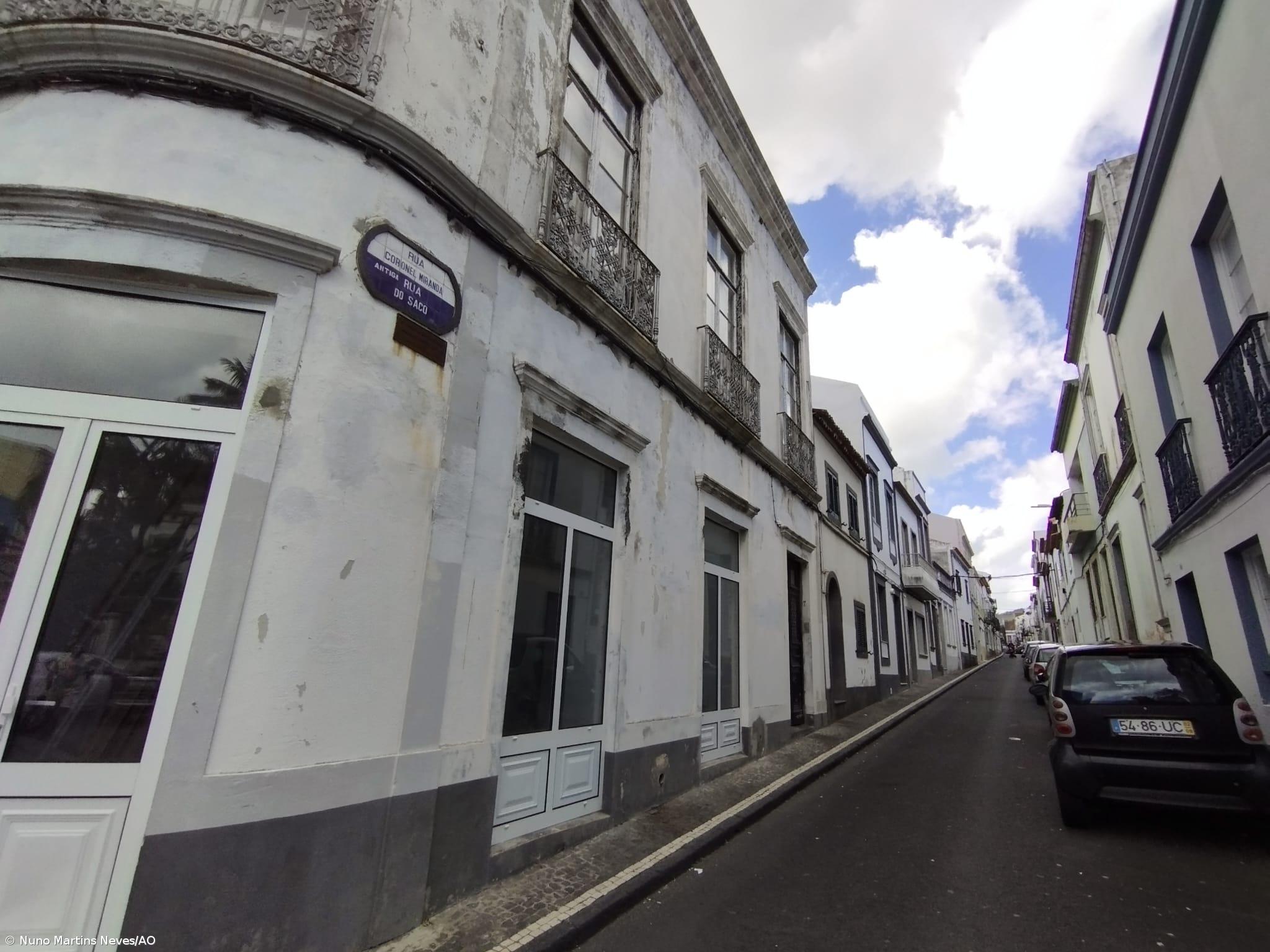 Consumo à porta de casa assusta moradores da rua Coronel Miranda – Imagem 1