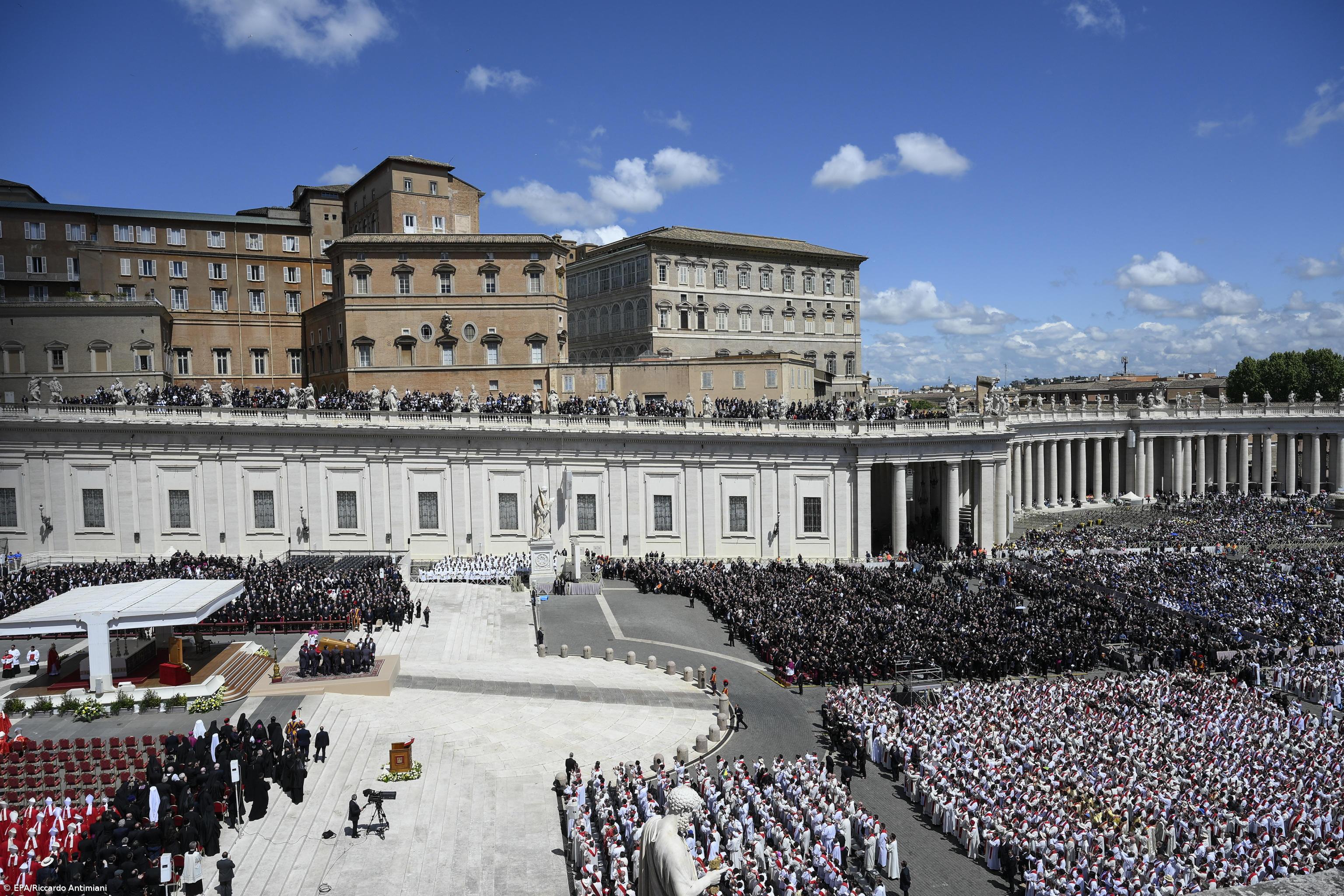 Óbito/Papa: Pelo menos 400 mil pessoas participaram hoje no funeral – Imagem 1