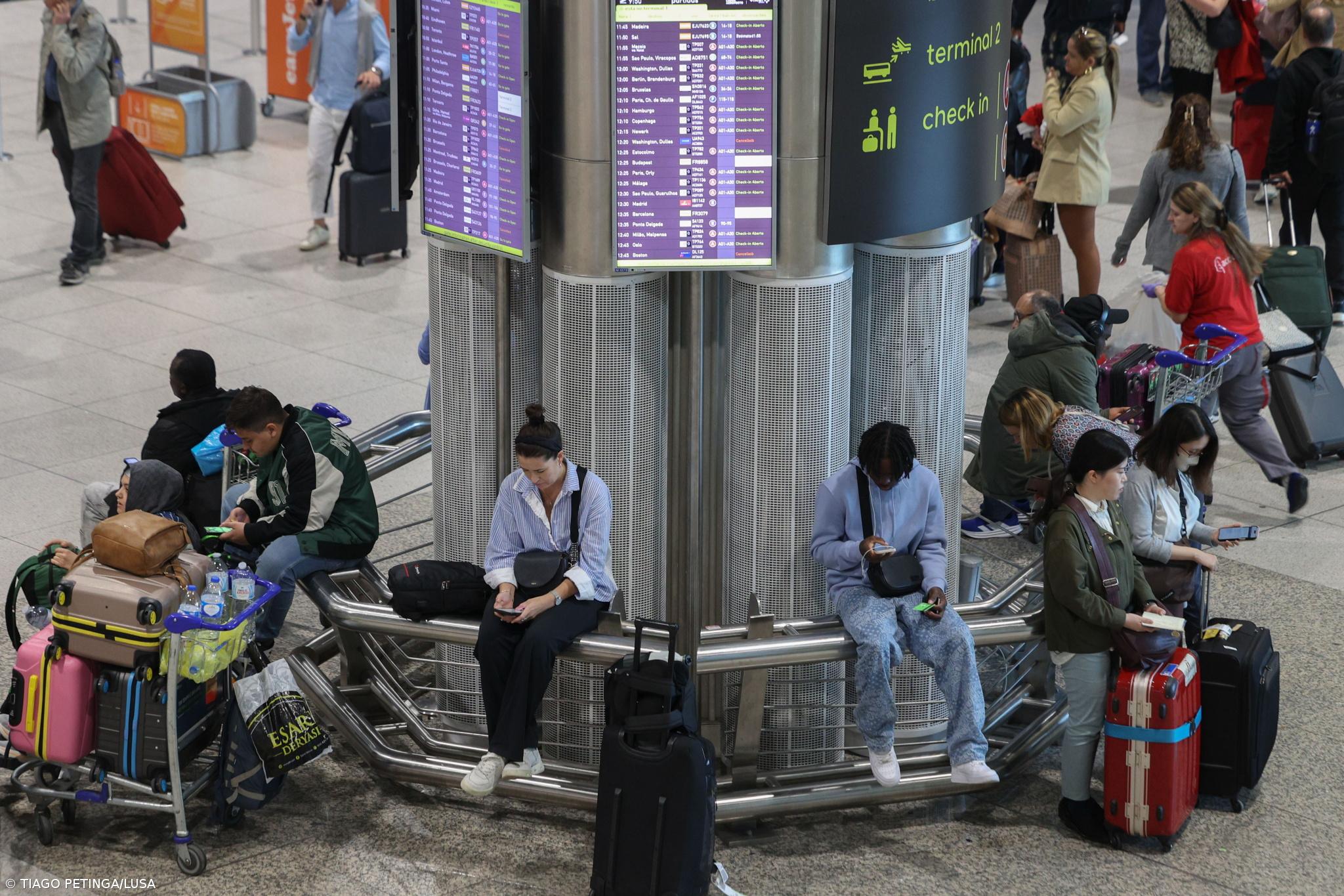 PJ detém no Aeroporto de Lisboa mulher com um milhão de doses de heroína – Imagem 1