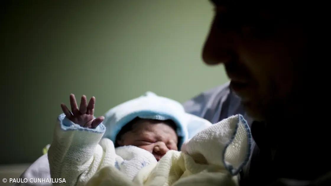 Açores registam a maior descida da natalidade e subida da mortalidade  – Imagem 1