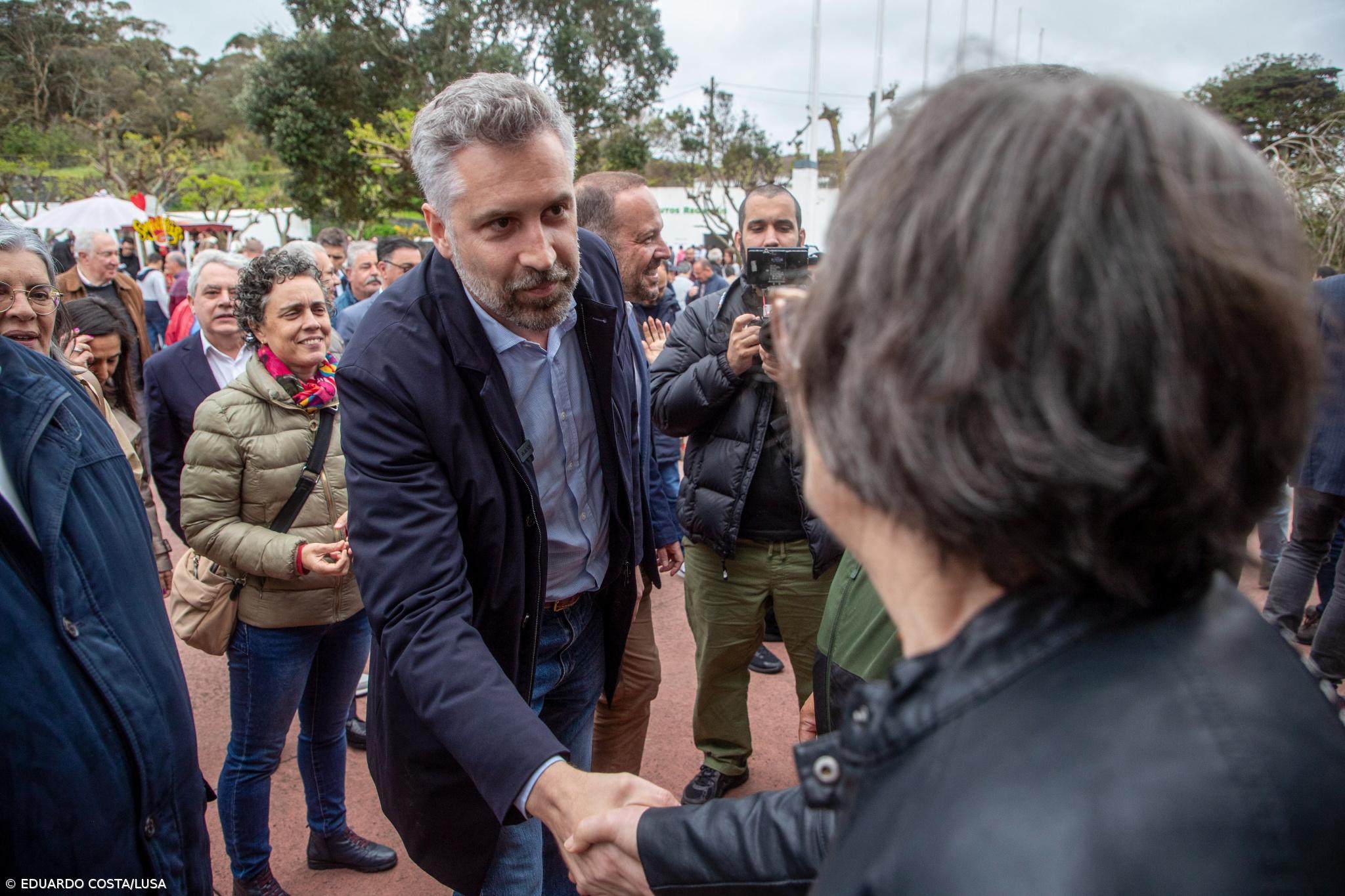 Por entre suspiros, Pedro Nuno tenta cativar agricultores açorianos – Imagem 1
