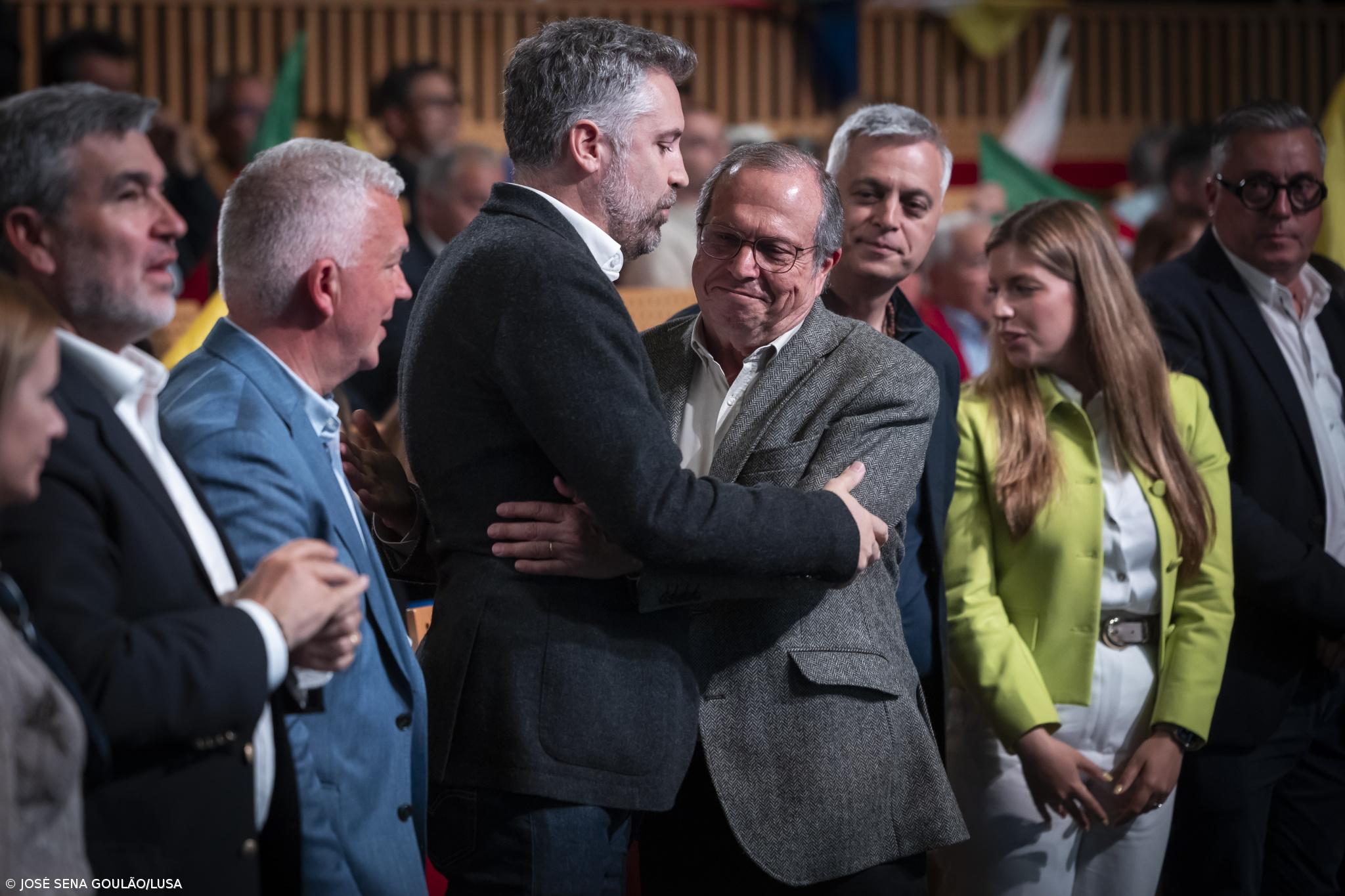 Carlos César está “muito confiante” na vitória do PS – Imagem 1