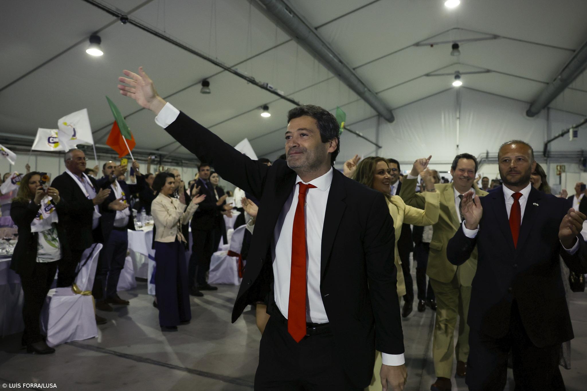 Ventura não estará na arruada desta tarde e deverá regressar à campanha na quinta-feira – Imagem 1