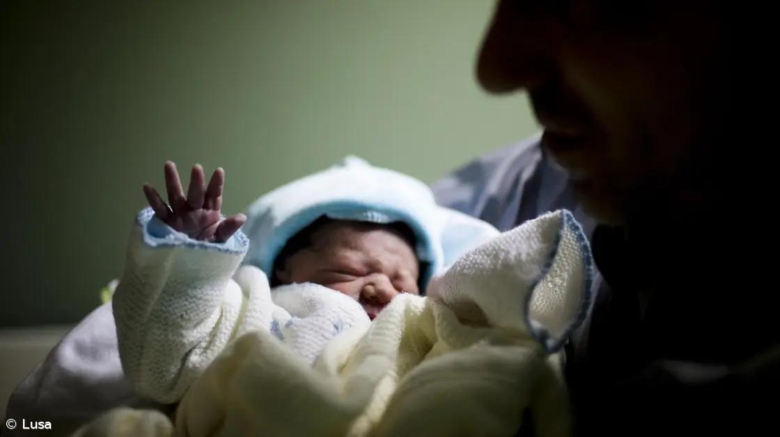 Estudo questiona fundamentos científicos da síndrome do bebé abanado – Imagem 1