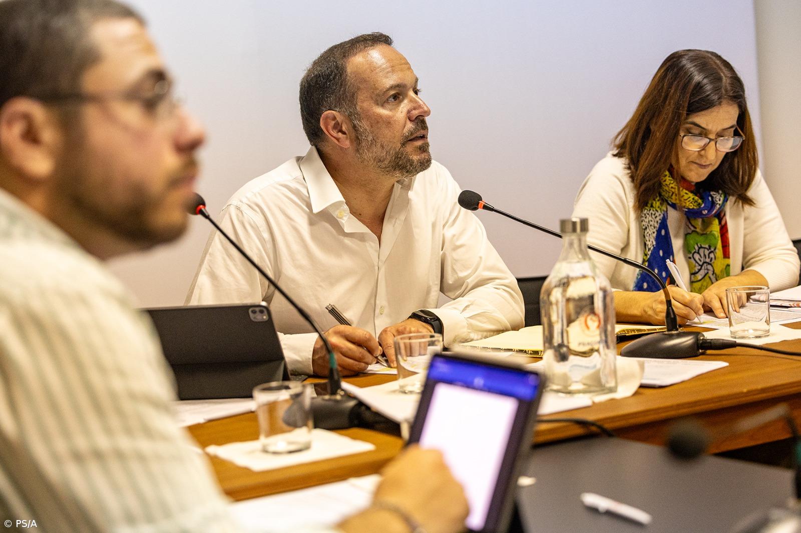 PS quer que Governo esclareça presença de aviões reabastecedores na Base das Lajes – Imagem 1