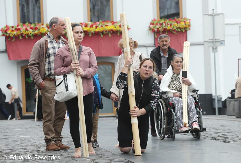 Peregrinos percorrem Campo de São Francisco de joelhos movidos pela fé que "apaga a dor" (Com Fotos) – Imagem 6