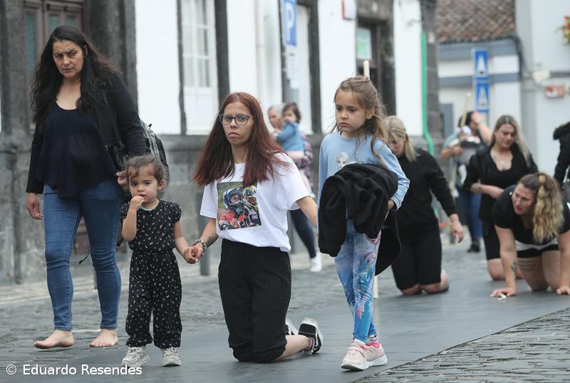 Peregrinos percorrem Campo de São Francisco de joelhos movidos pela fé que "apaga a dor" (Com Fotos) – Imagem 7