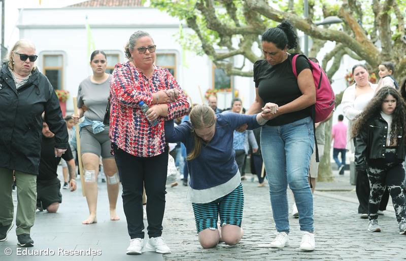 Peregrinos percorrem Campo de São Francisco de joelhos movidos pela fé que "apaga a dor" (Com Fotos) – Imagem 12