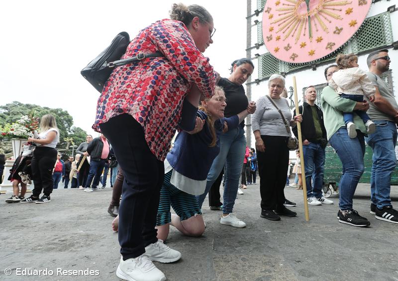 Peregrinos percorrem Campo de São Francisco de joelhos movidos pela fé que "apaga a dor" (Com Fotos) – Imagem 14
