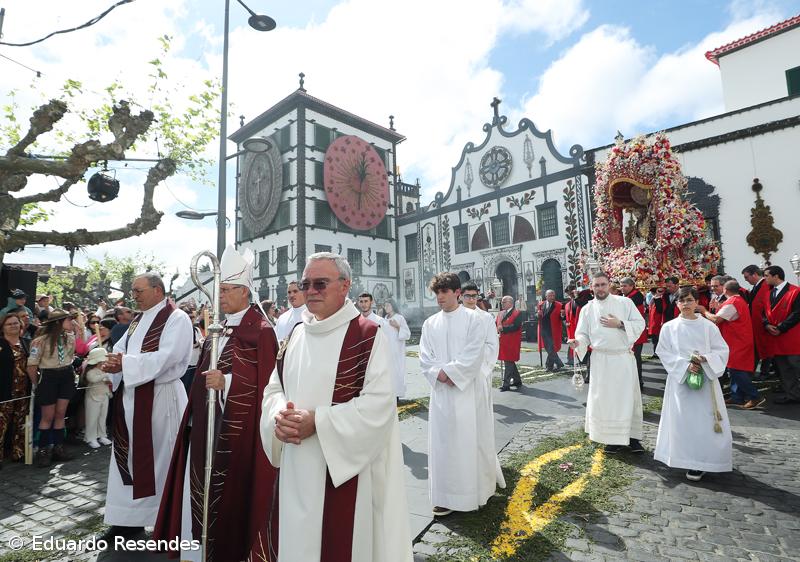 Mudança da Imagem do Senhor Santo Cristo (Com Fotos) – Imagem 2