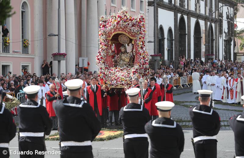Mudança da Imagem do Senhor Santo Cristo (Com Fotos) – Imagem 15