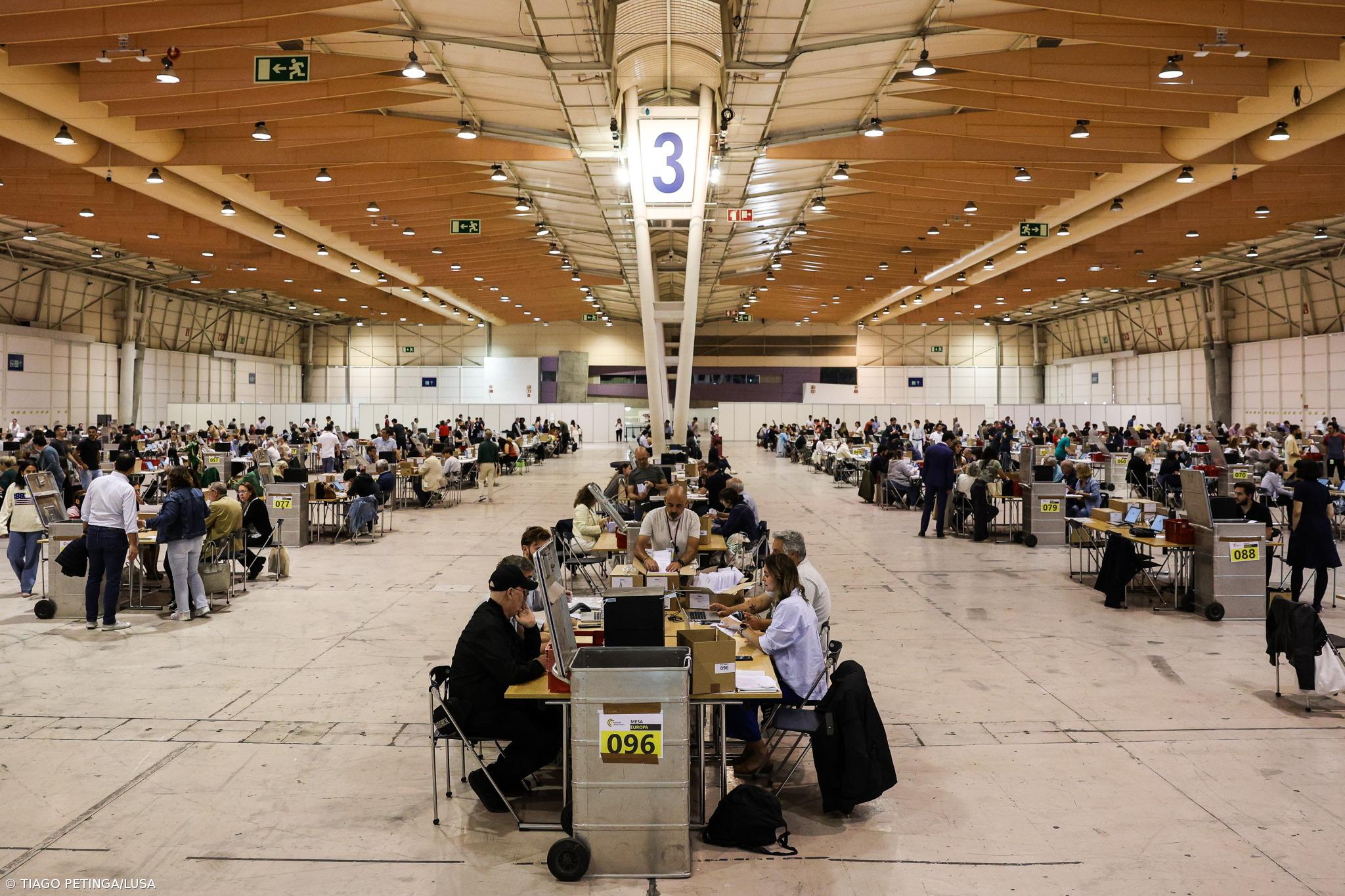 Quase 300 mil votos de emigrantes chegaram a Lisboa – Imagem 1
