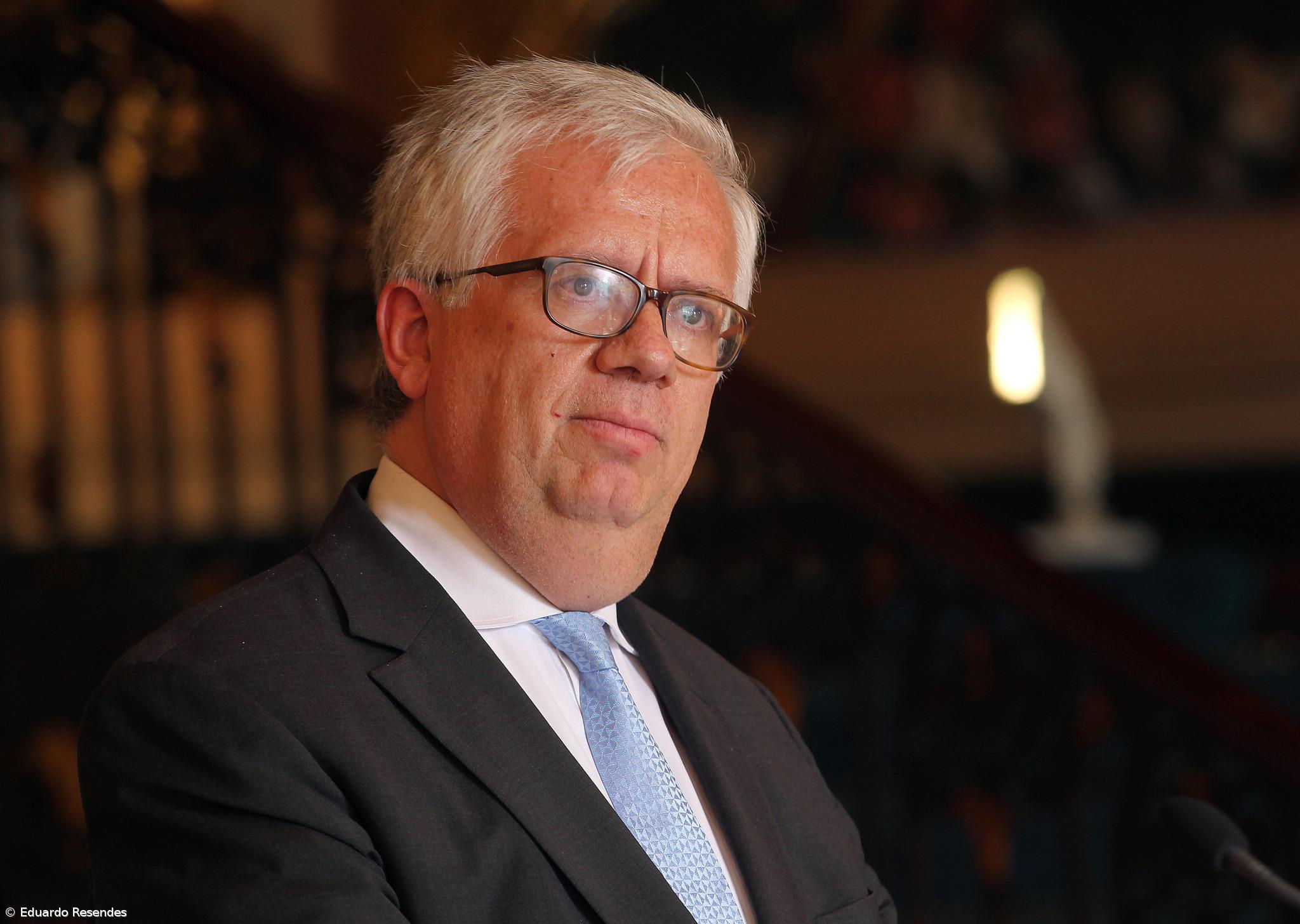 Cabrita diz ser "inusitado" pessoa no meio da via no atropelamento mortal na A6 – Imagem 1