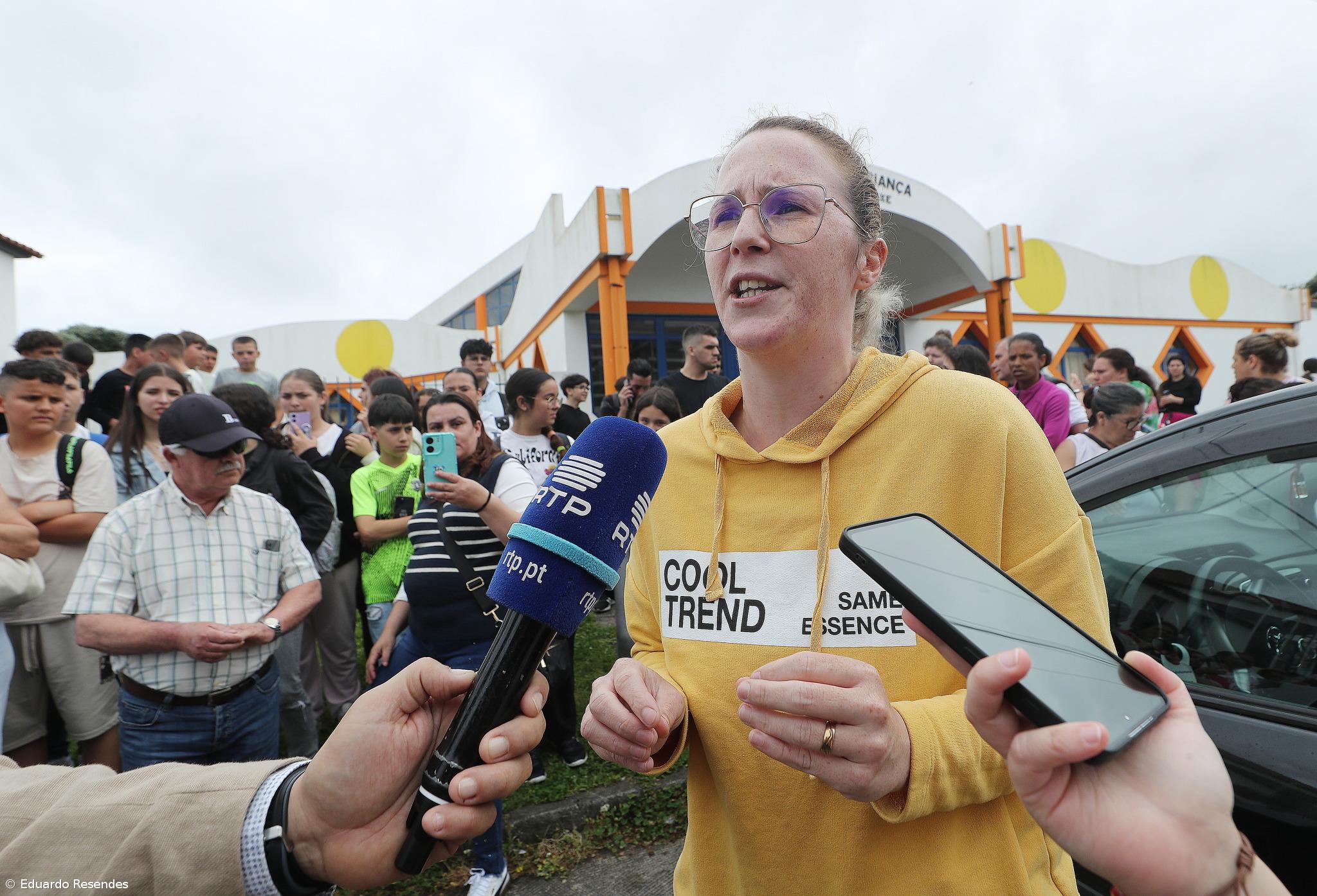 Mais de uma centena pediu justiça face a maus tratos a bebés em Rabo de Peixe – Imagem 1