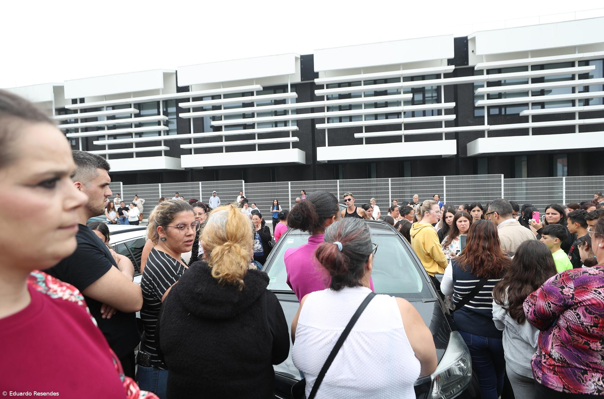 Mais de uma centena pediu justiça face a maus tratos a bebés em Rabo de Peixe – Imagem 5