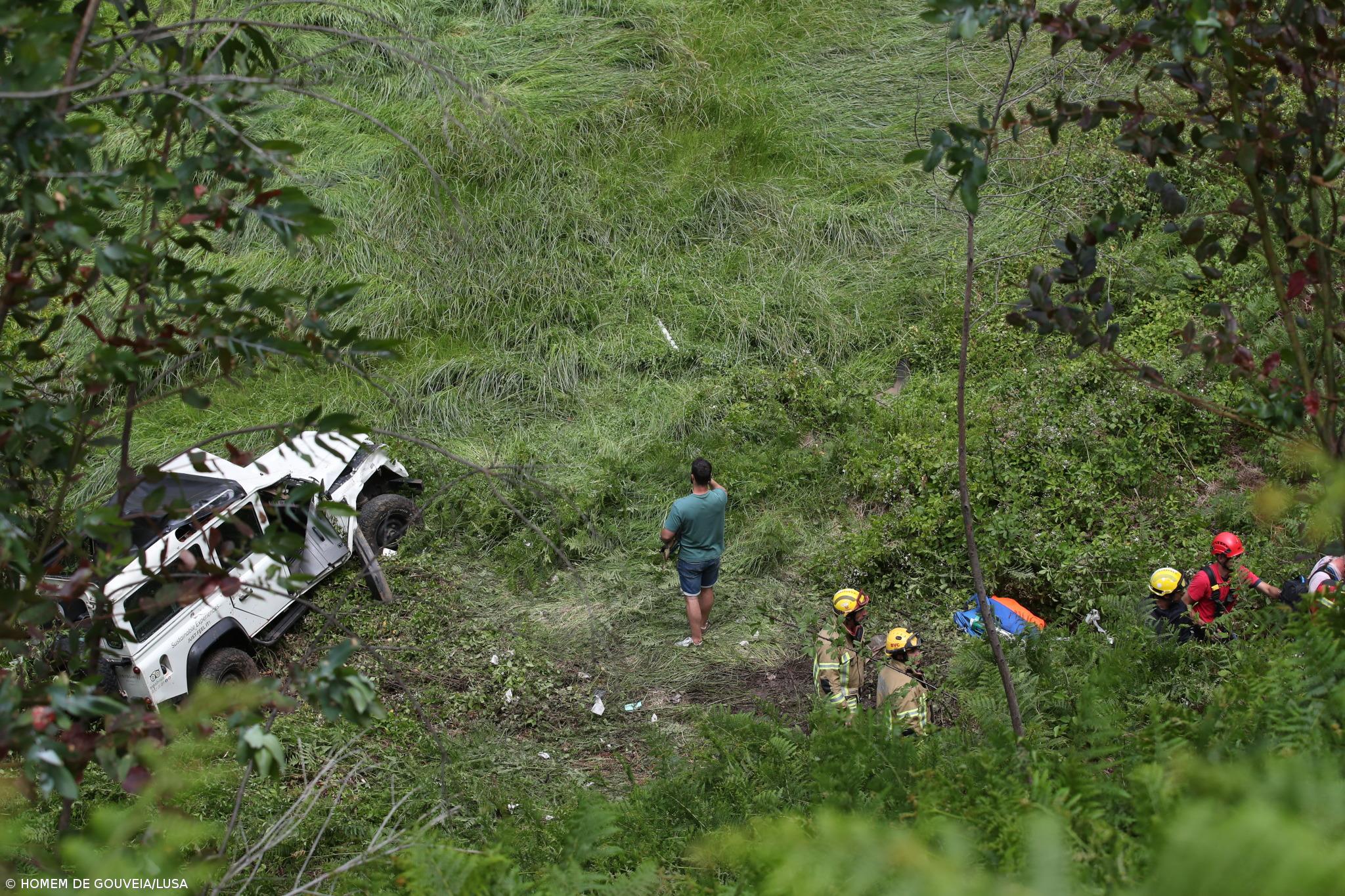 Sete feridos em despiste de viatura turística na Madeira já foram resgatados – Imagem 1