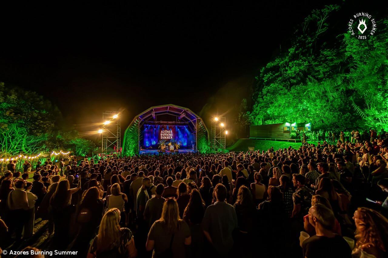 Anthony B, Bonga e Dino d’Santiago & Os Tubarões no cartaz do Azores Burning Summer – Imagem 1