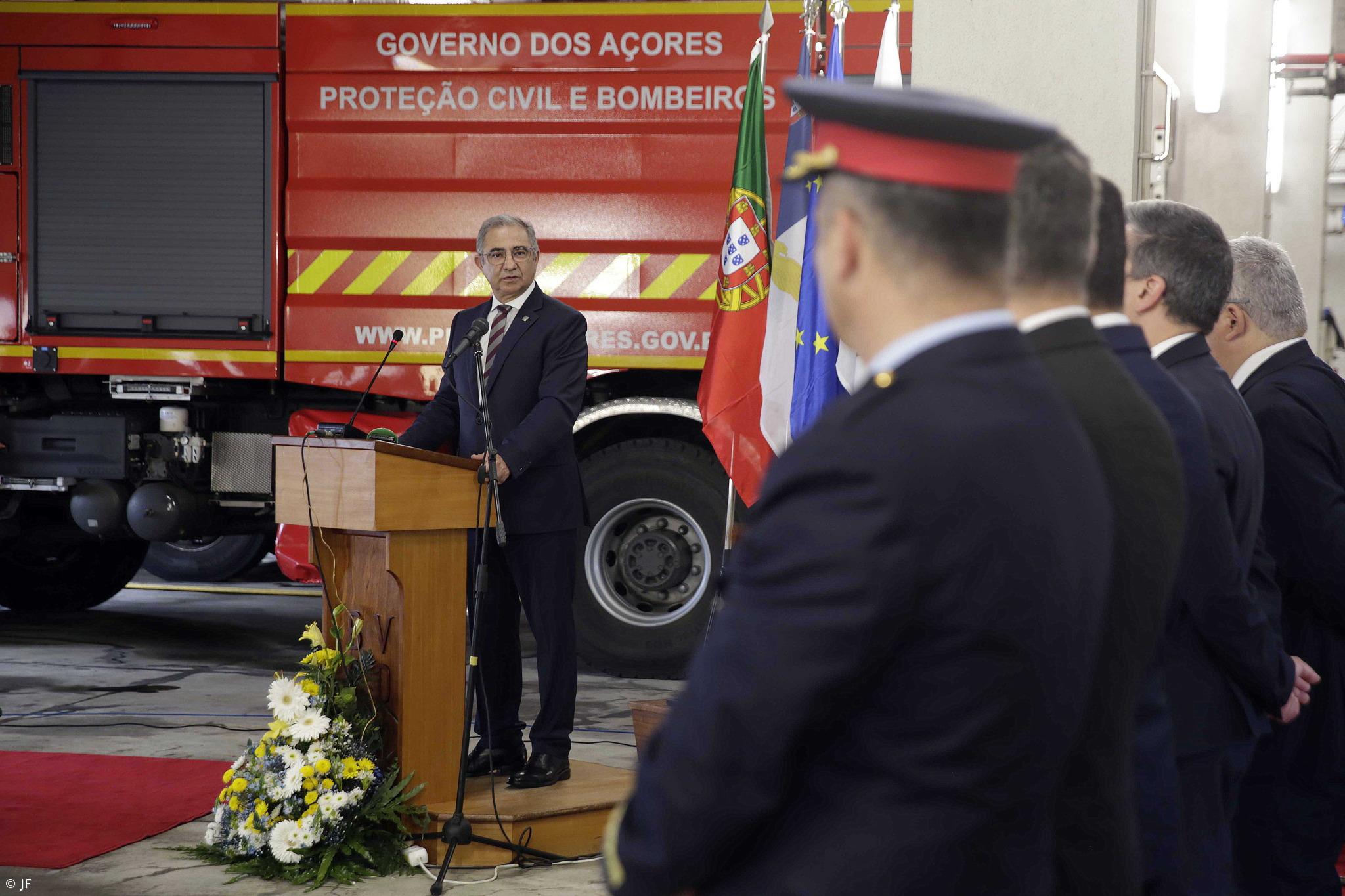 Bolieiro admite necessidade de enquadramento profissional dos bombeiros dos Açores – Imagem 1