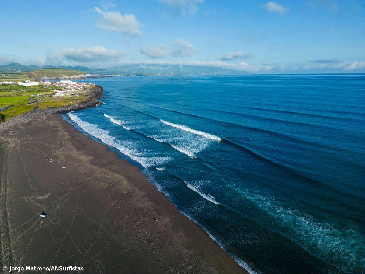 Ação de sensibilização e limpeza da praia de Santa Bárbara – Imagem 1