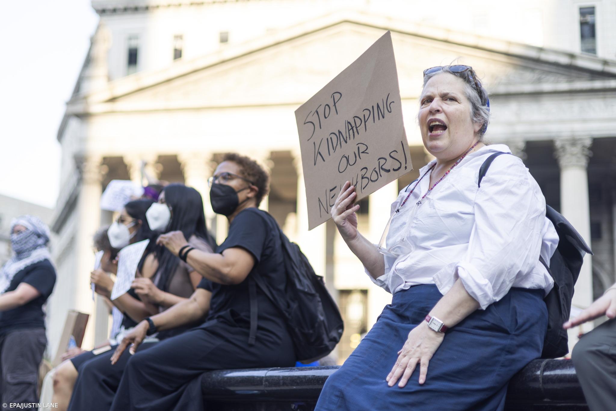 Dezenas de manifestantes foram detidos em várias cidades dos EUA – Imagem 1