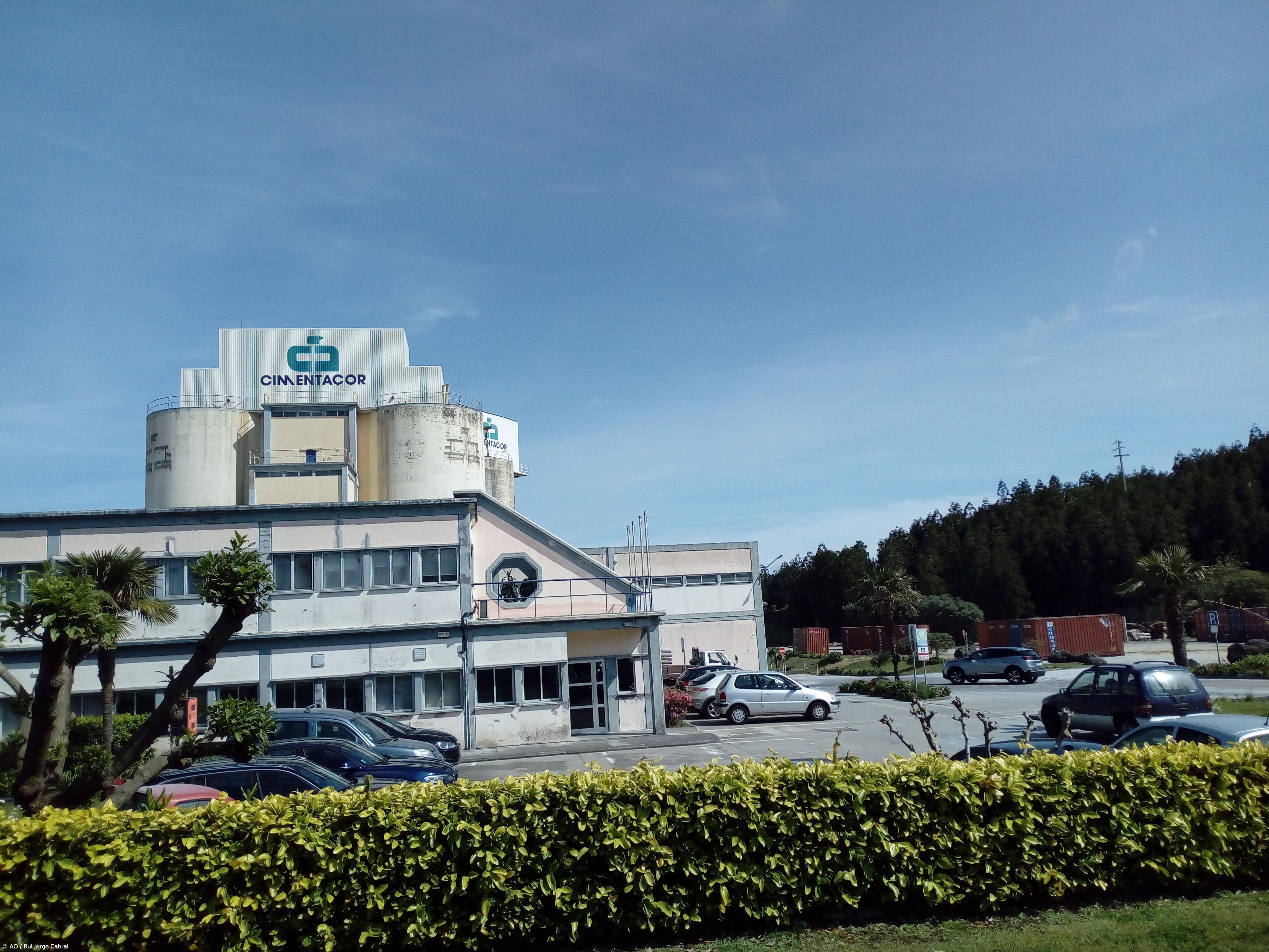 Cimentaçor denuncia contrato com Governo. Secretária assegura obras públicas – Imagem 1