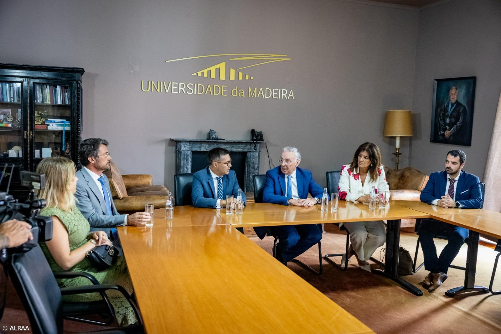 Presidente do parlamento dos Açores defende “frente insular” para pressionar República – Imagem 1