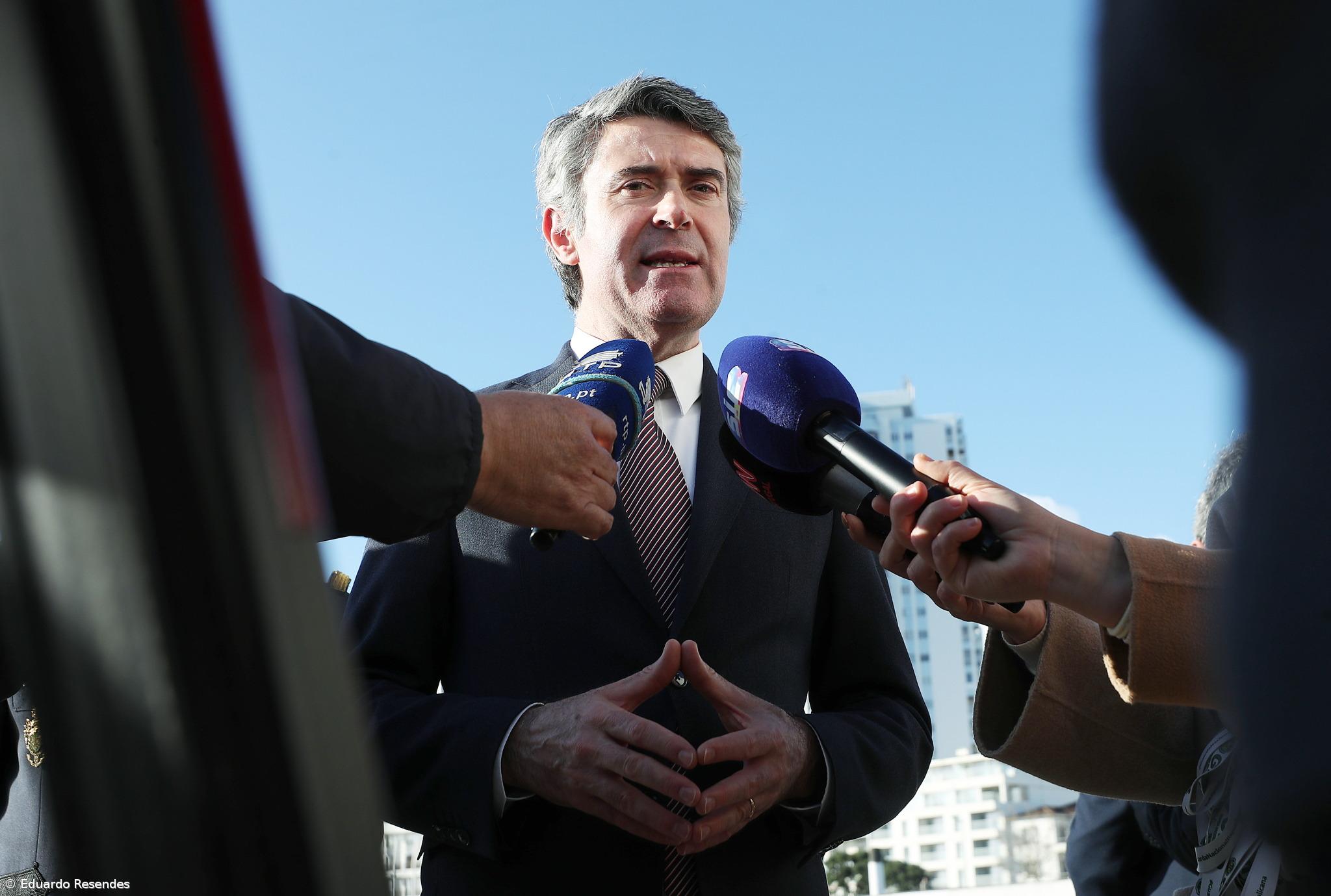 Líder do PS diz que fronteiras nacionais estão hoje “mais seguras” devido à reforma do SEF – Imagem 1