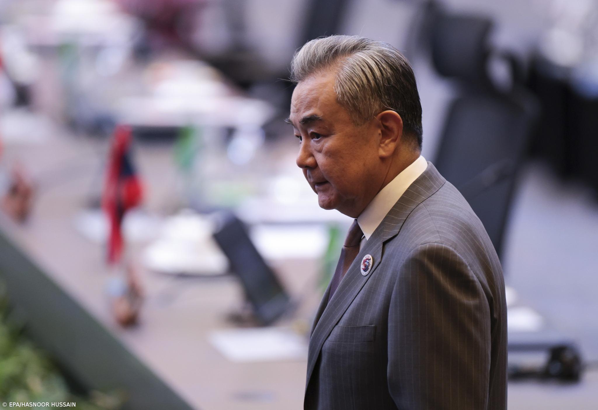 MNE chinês garante apoio à soberania do Irão em encontro com homólogo iraniano – Imagem 1