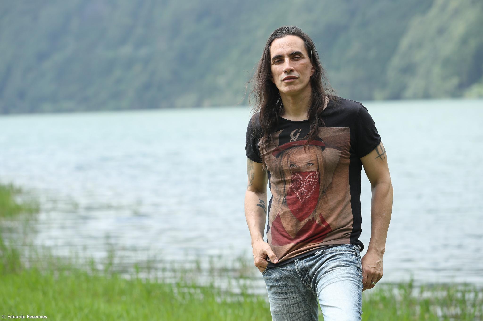 Petição quer dar nome de Nuno Bettencourt ao aeroporto das Lajes – Imagem 1