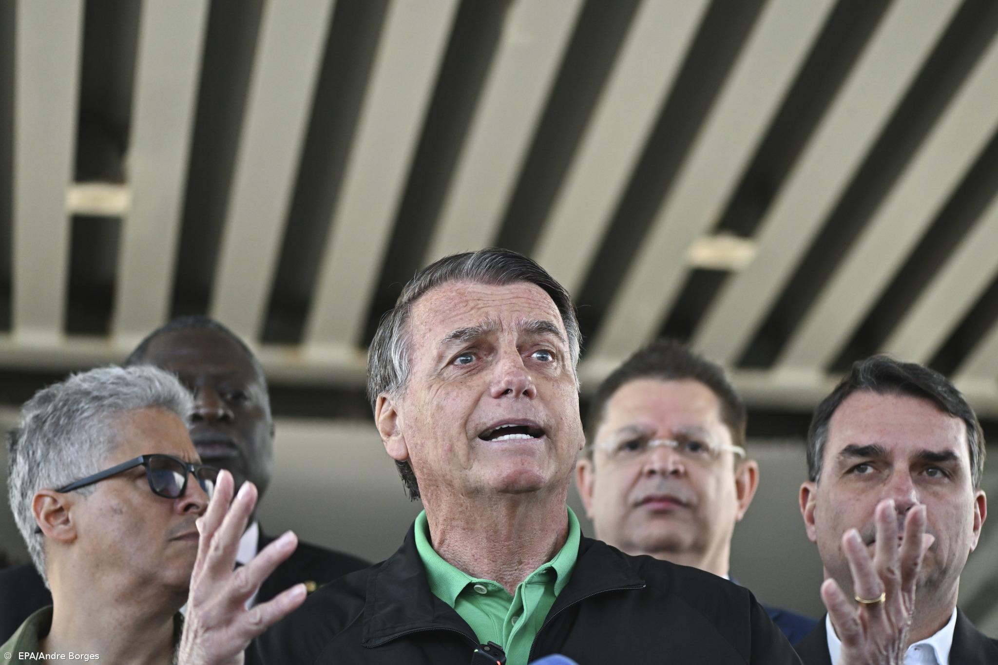 Bolsonaro tentou romper pulseira eletrónica para fugir  – Imagem 1