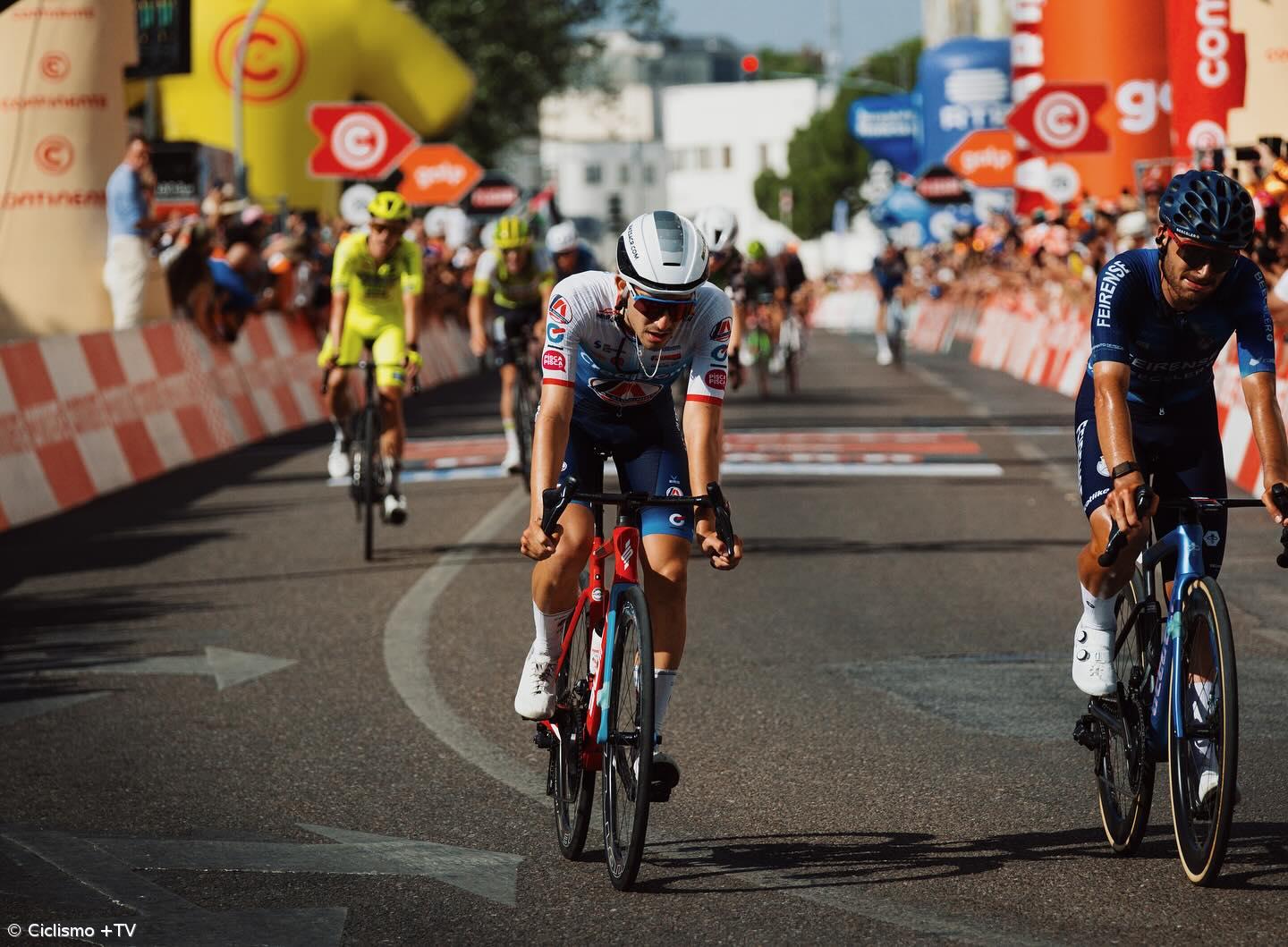 João Medeiros mantém 30.º lugar na Volta a Portugal – Imagem 1