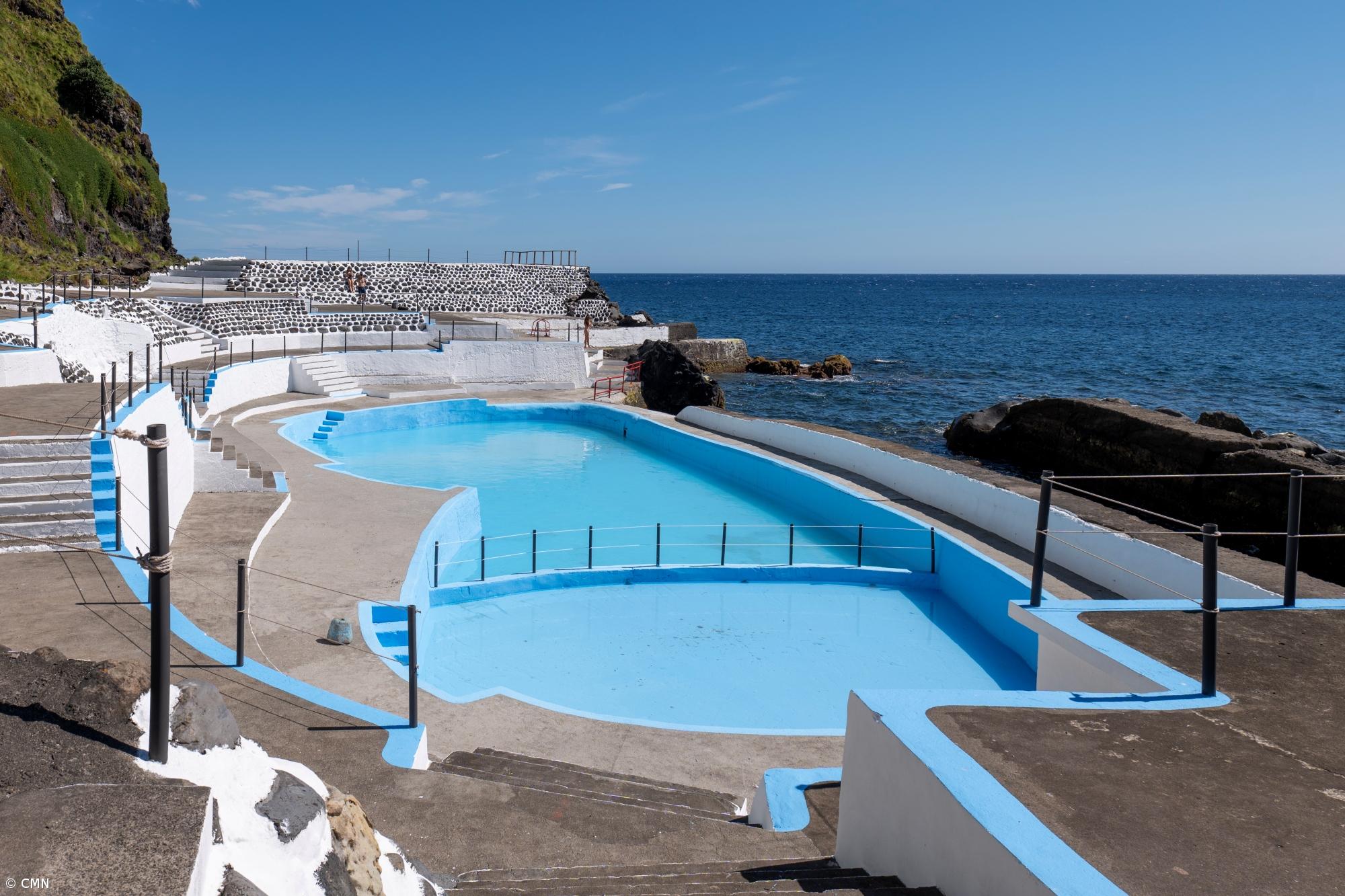 Excesso de algas trazidas pela maré invadem Foz da Ribeira – Imagem 1