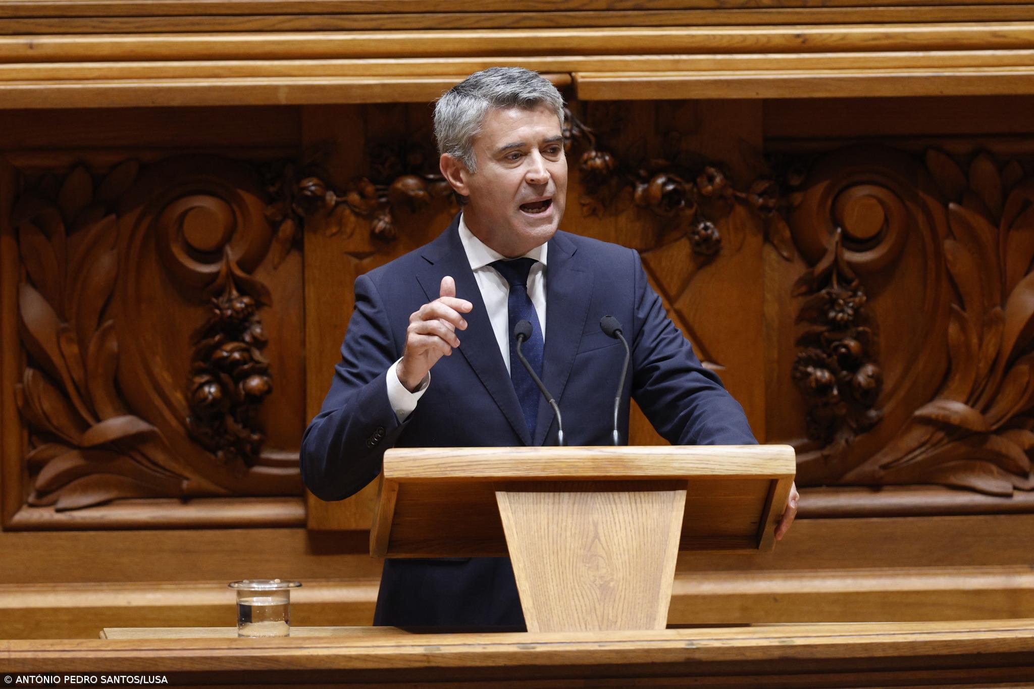 Carneiro acusa Governo do “atentado mais flagrante” à autonomia da Madeira e dos Açores – Imagem 1