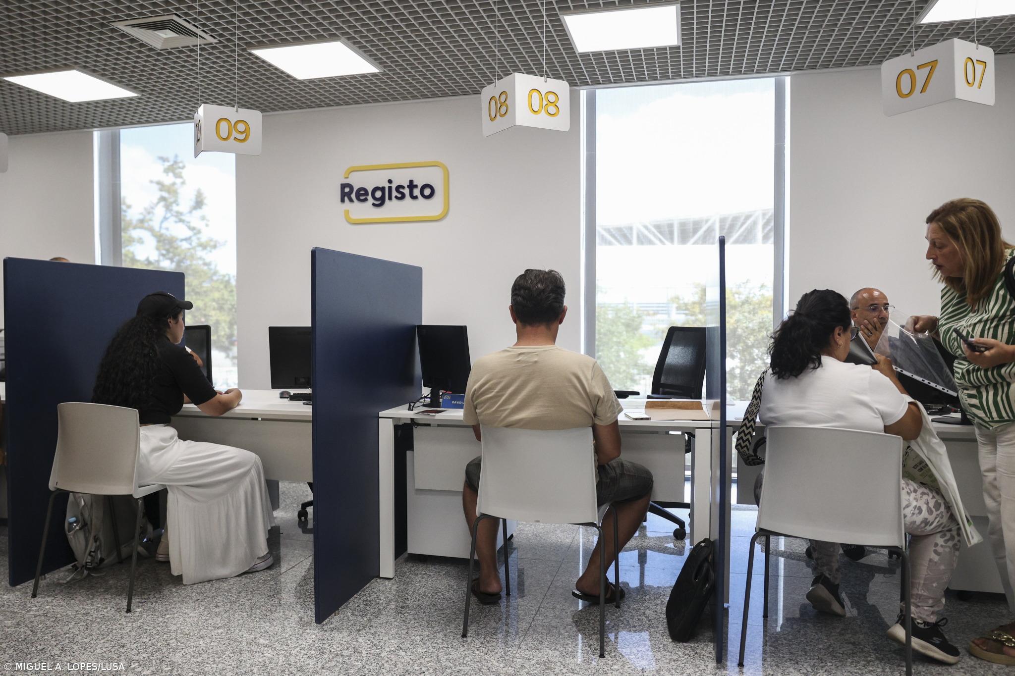 No novo balcão para pedidos de nacionalidade, as filas de sempre – Imagem 1