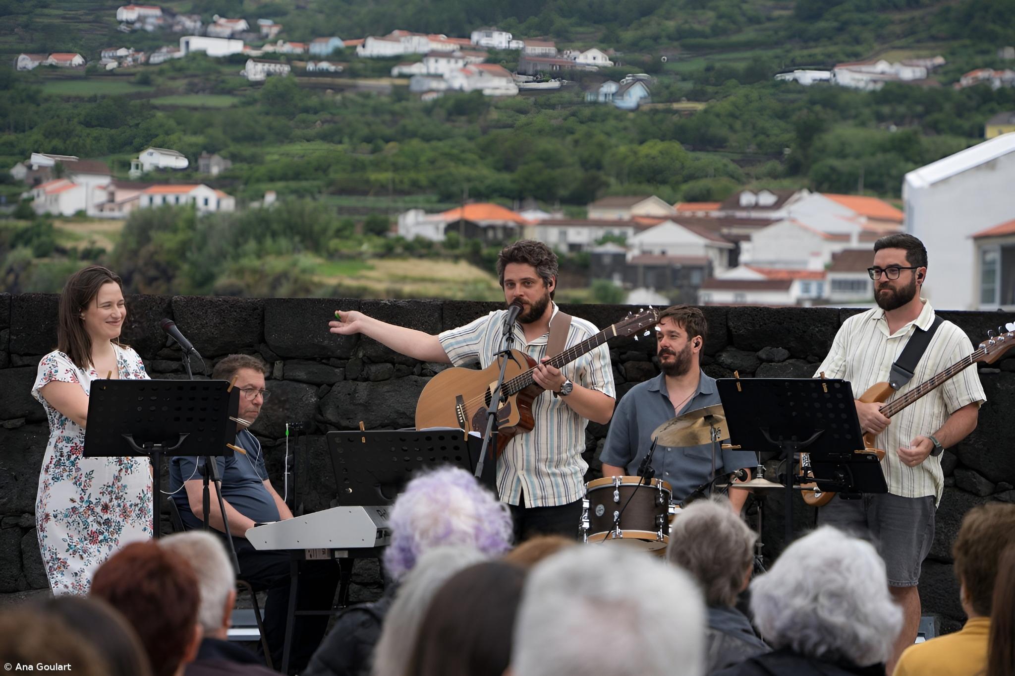 “A minha inspiração é o que está à minha volta, é o mar dos Açores, são estas ilhas” – Imagem 1