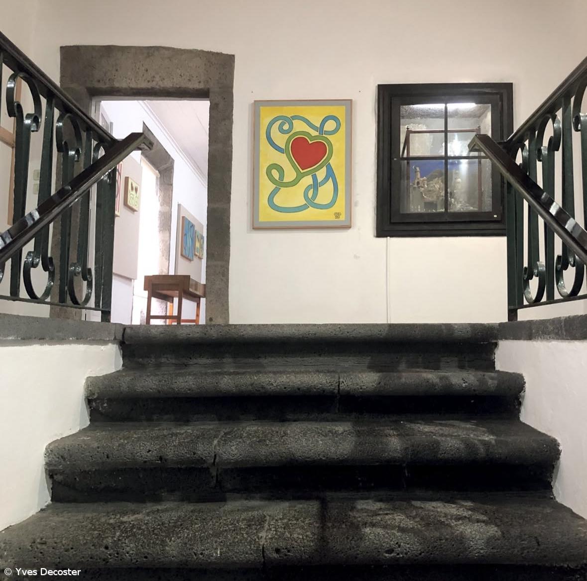 Exposição celebra 500 pinturas do projeto Corações de Yves Decoster – Imagem 1