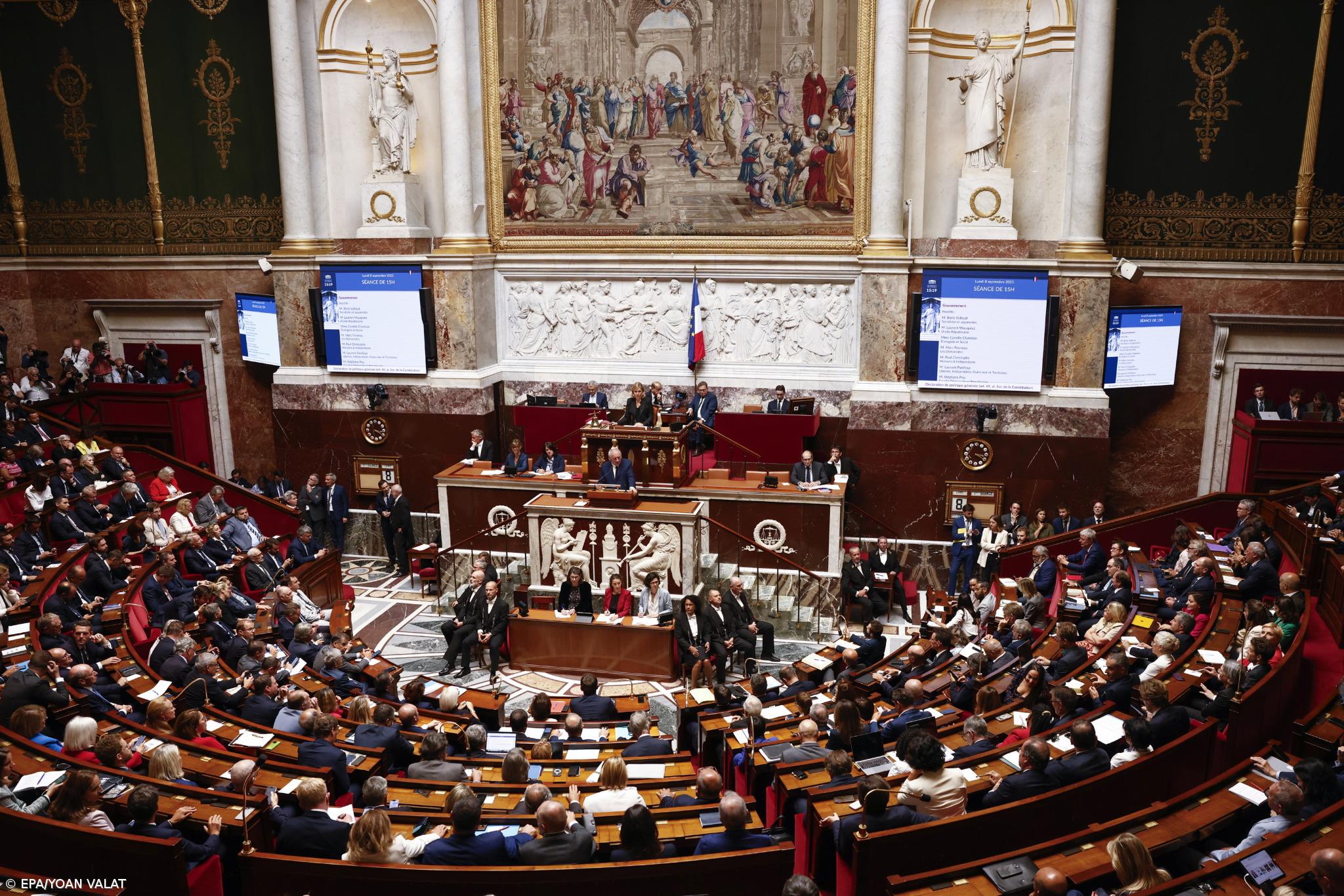 PM francês François Bayrou apresenta formalmente demissão a Macron – Imagem 1