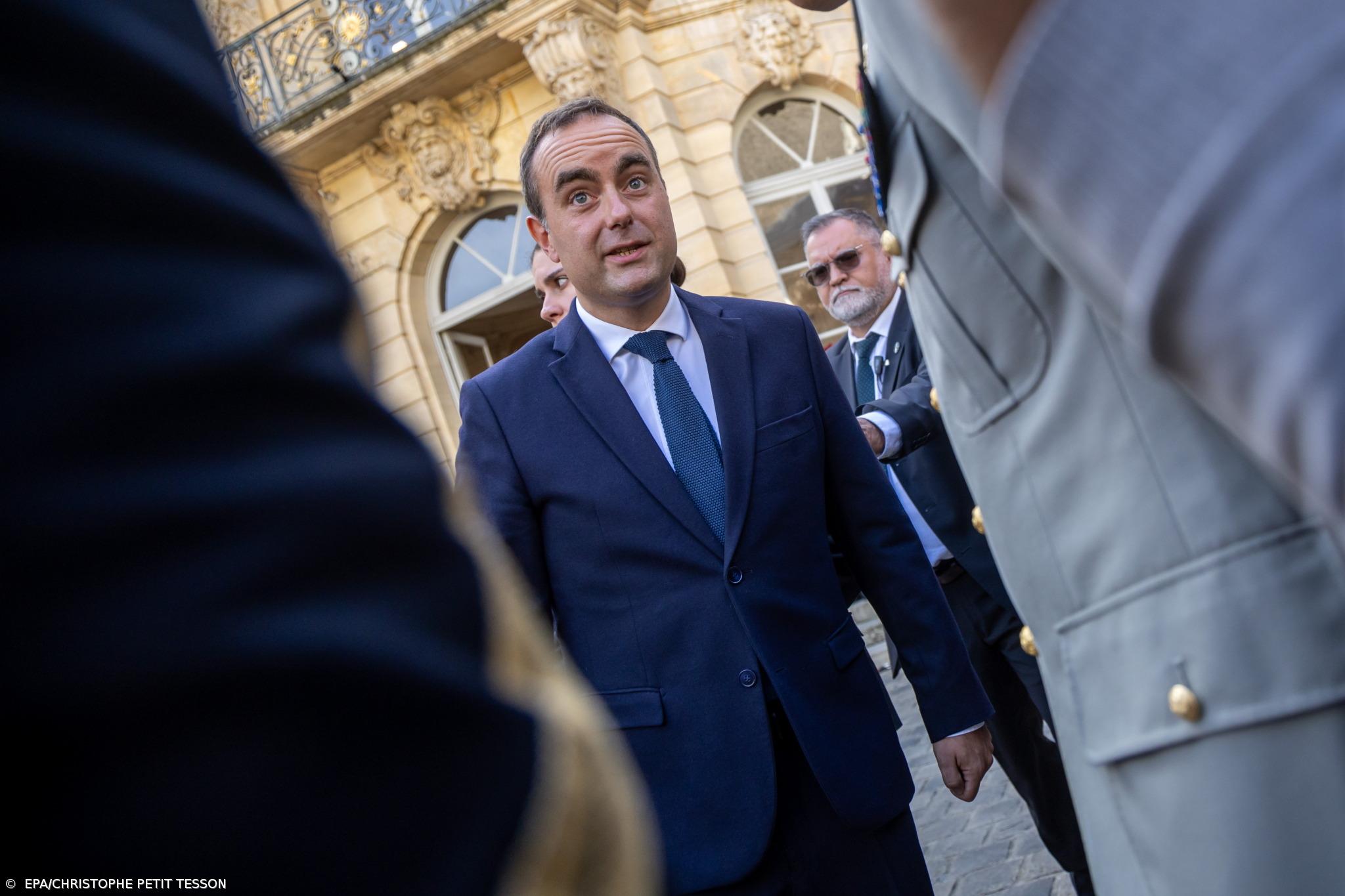 Primeiro-ministro francês justifica demissão com falta de condições políticas  – Imagem 1