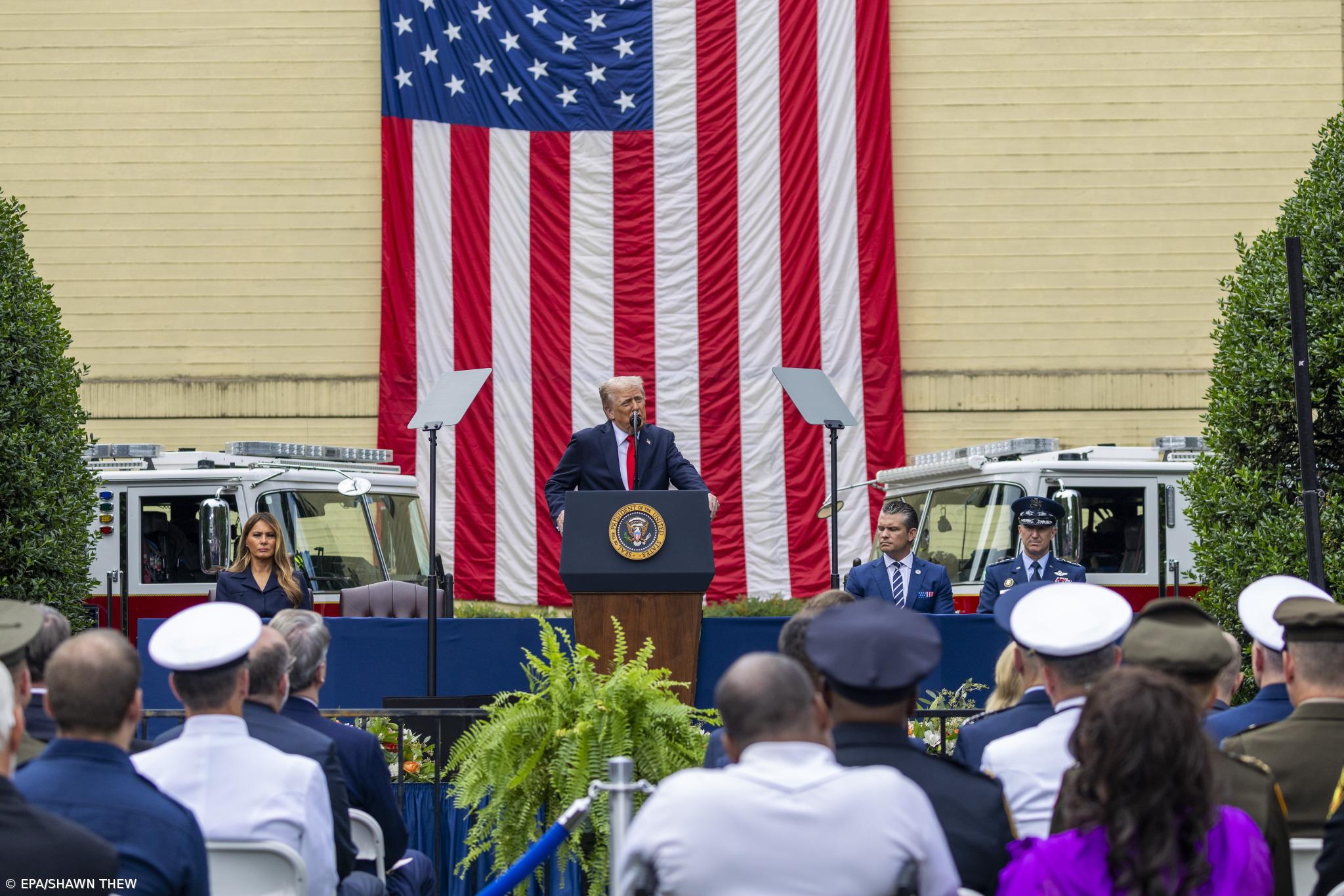 Trump recorda vítimas do 11 de setembro em cerimónia solene no Pentágono – Imagem 1
