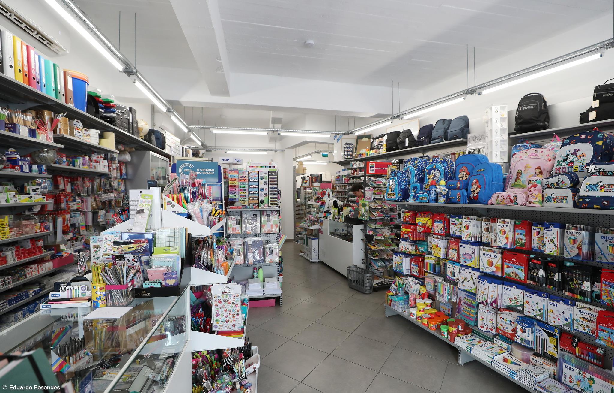 Pais açorianos voltam a apostar nos manuais físicos para apoiar o estudo – Imagem 1