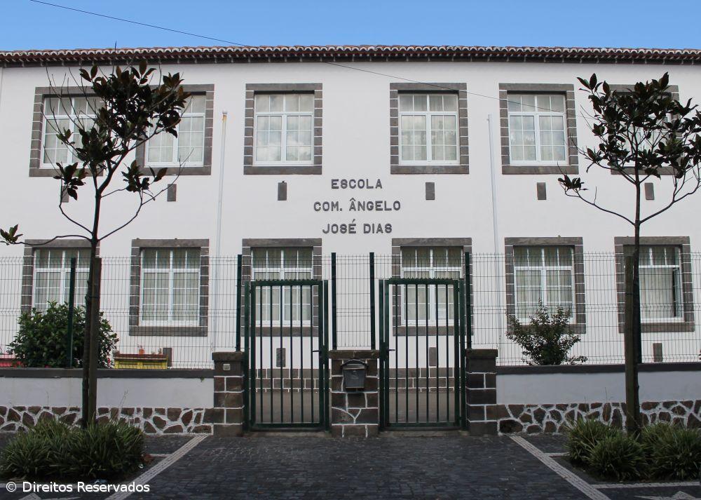 Alunos da EBI dos Mosteiros faltam às aulas em protesto – Imagem 1