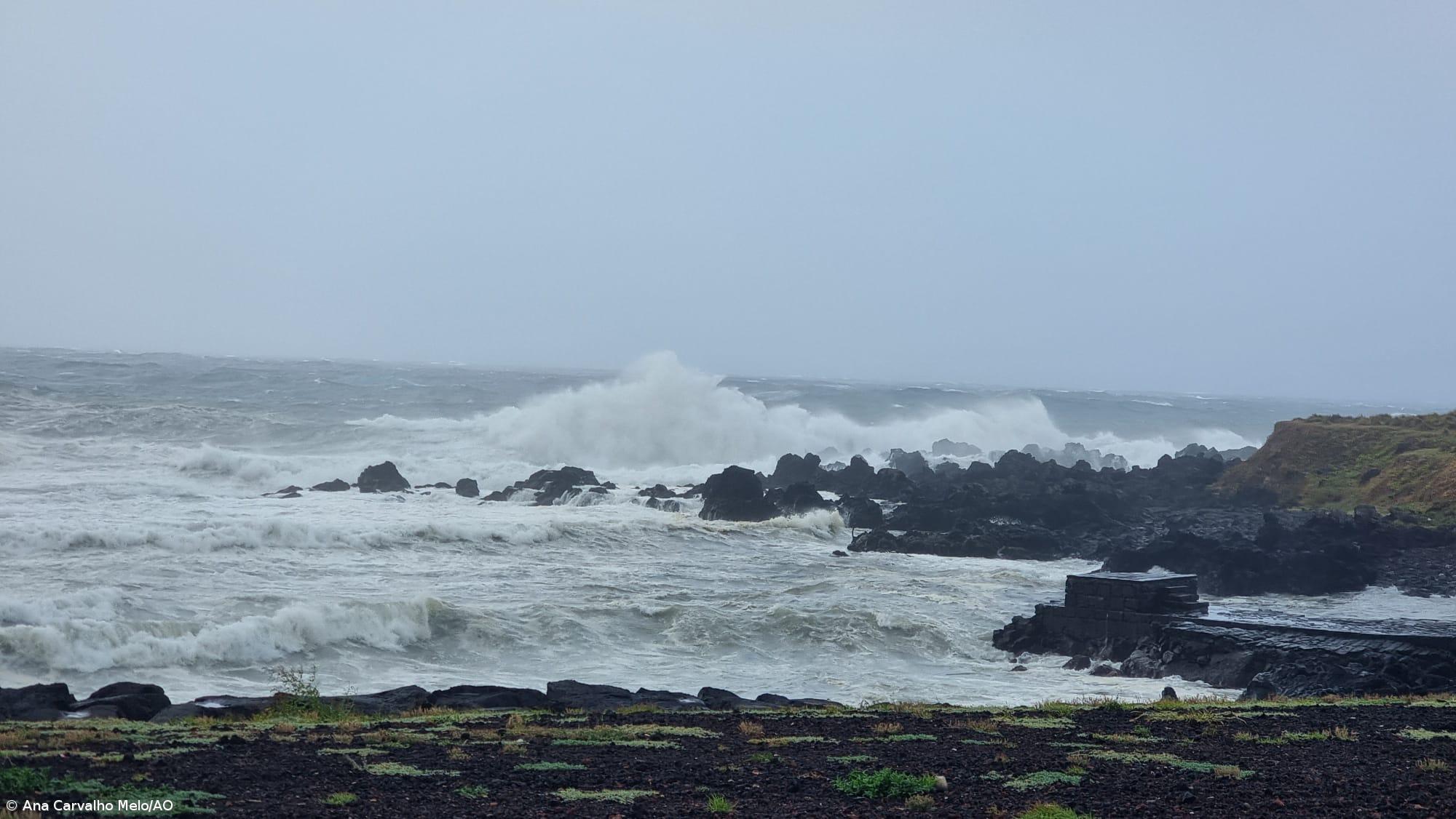 Açores sob avisos laranja e amarelo devido a agitação marítima – Imagem 1