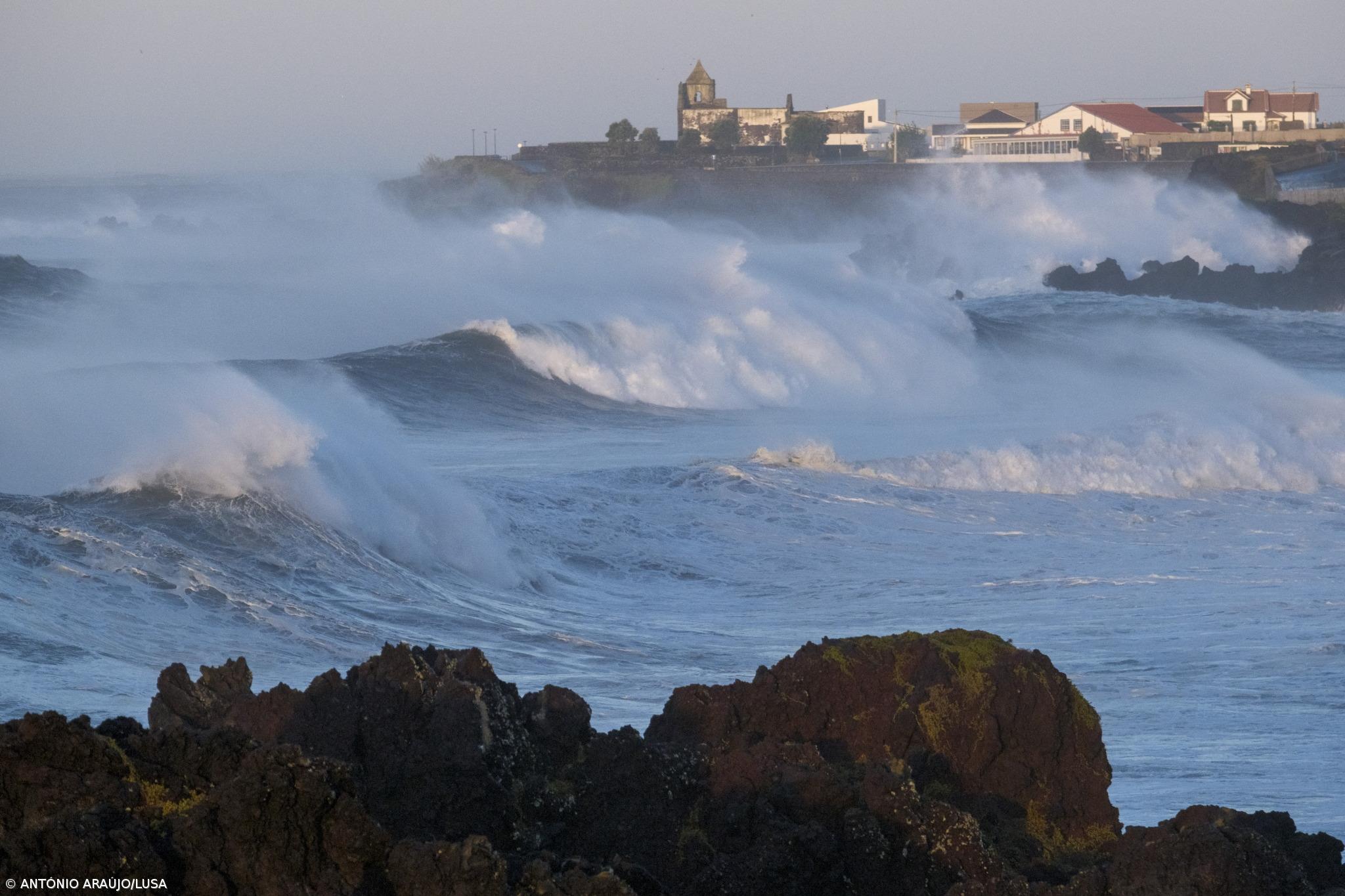 Mau tempo: Açores sob aviso amarelo devido à chuva e agitação marítima – Imagem 1