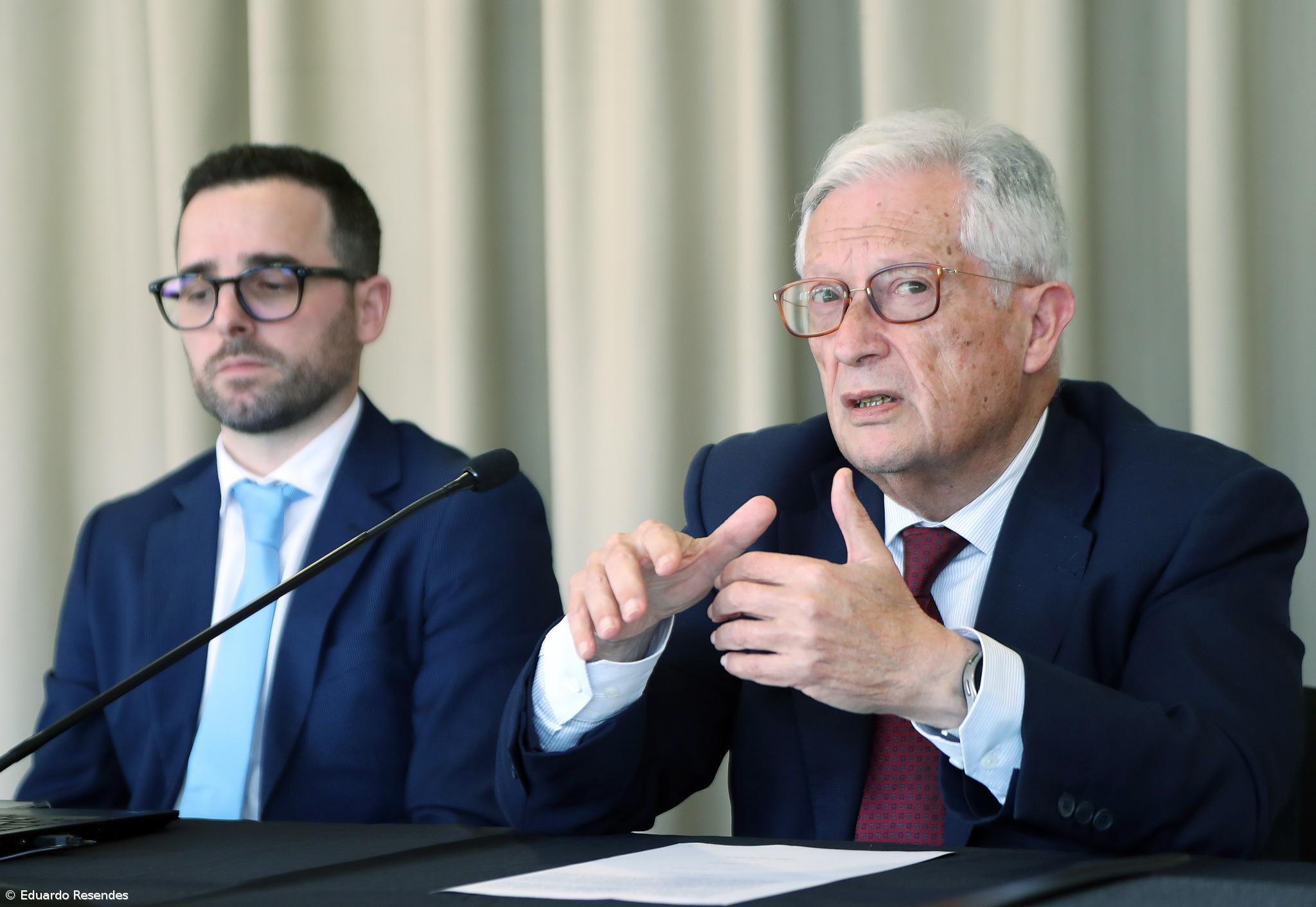 Augusto Mateus adia para terça-feira reunião entre consórcio e SATA  – Imagem 1