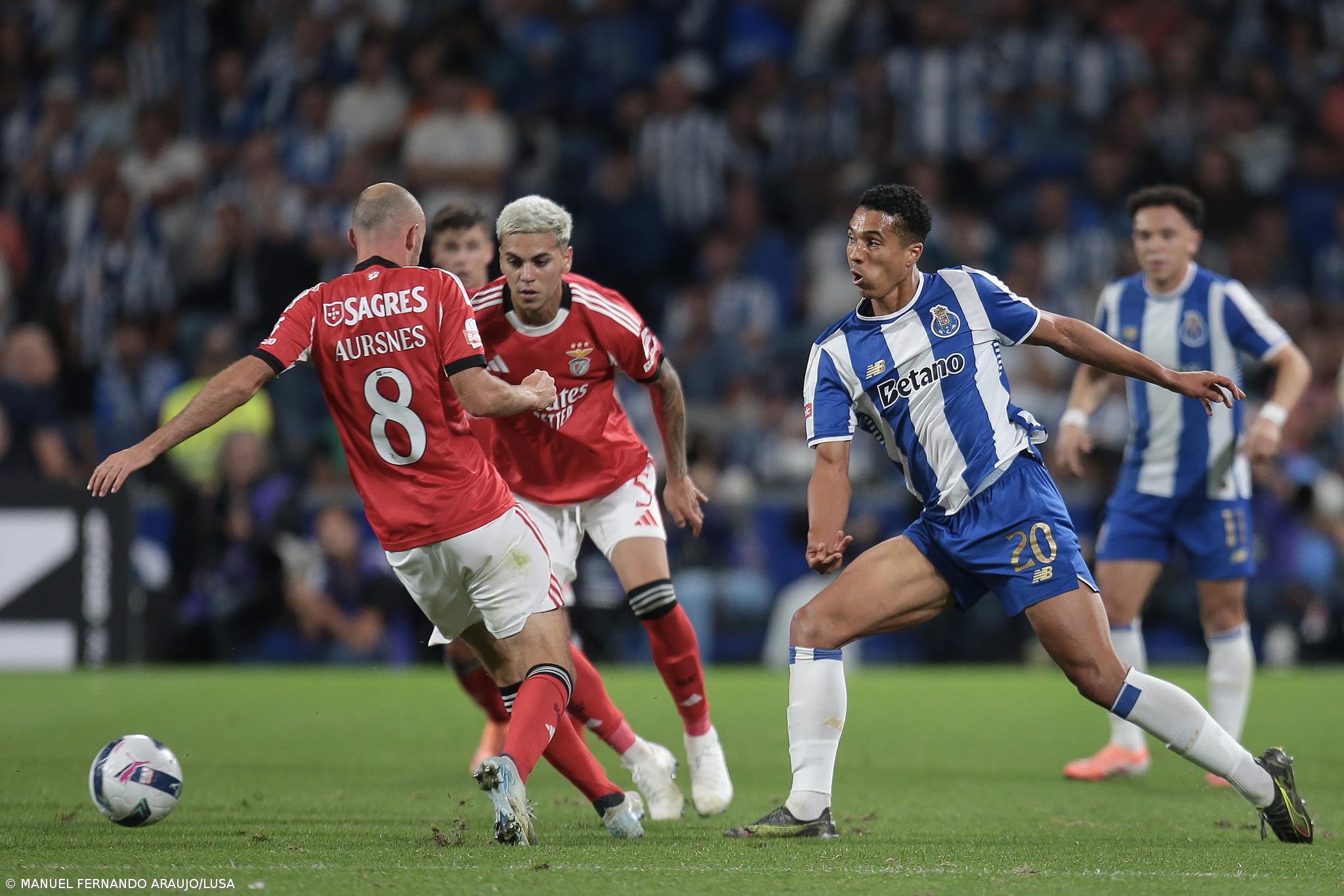 Benfica apresenta queixa na Liga por entrada tardia de adeptos no Dragão – Imagem 1