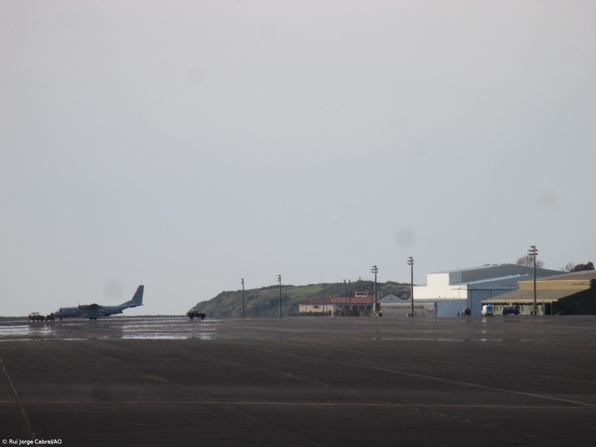 Carta com mais de 100 assinaturas pede esclarecimentos sobre passagem pela Base das Lajes de aviões com destino a Israel – Imagem 1