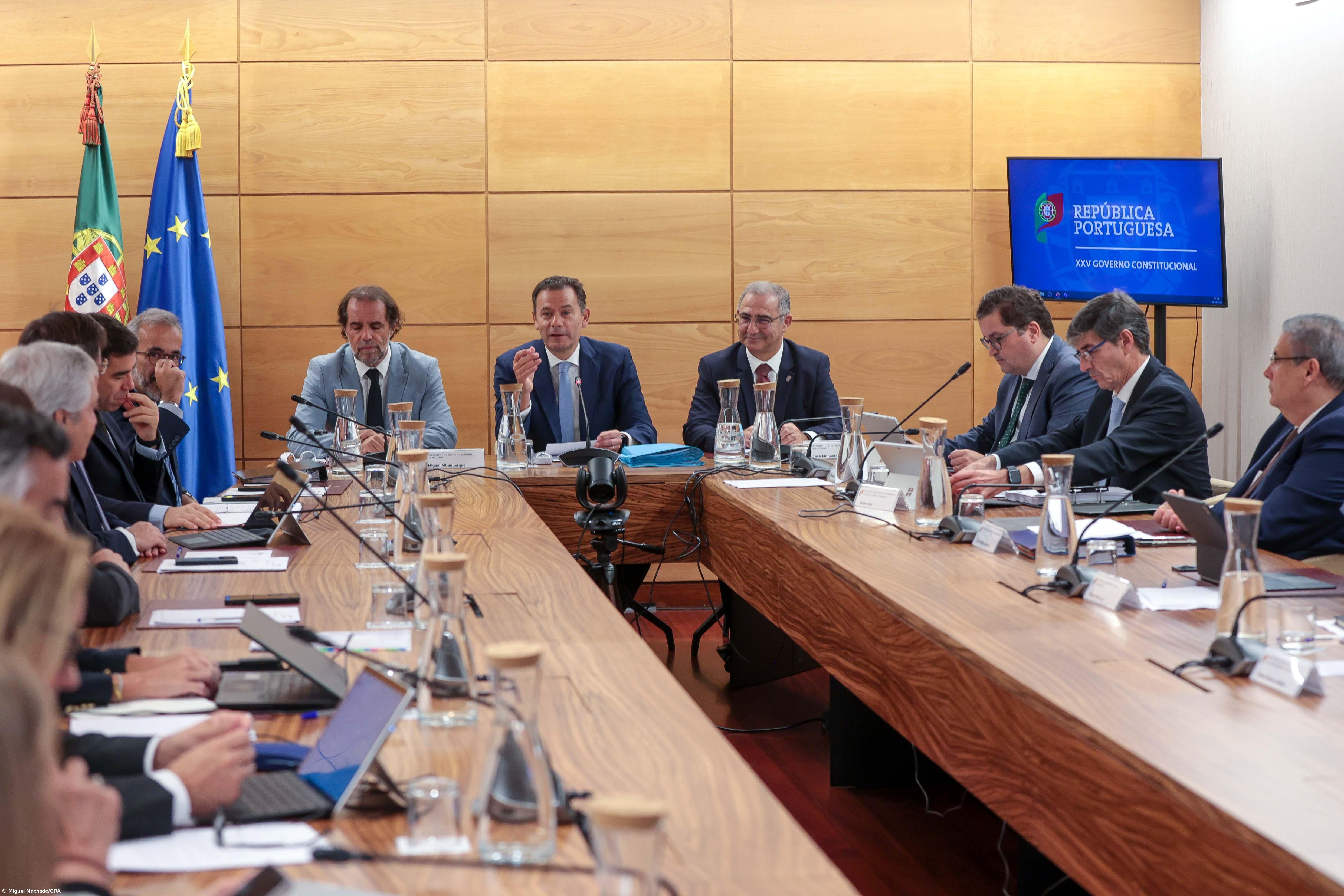 Começou Conselho de Ministros "histórico" com presidentes das regiões autónomas – Imagem 1