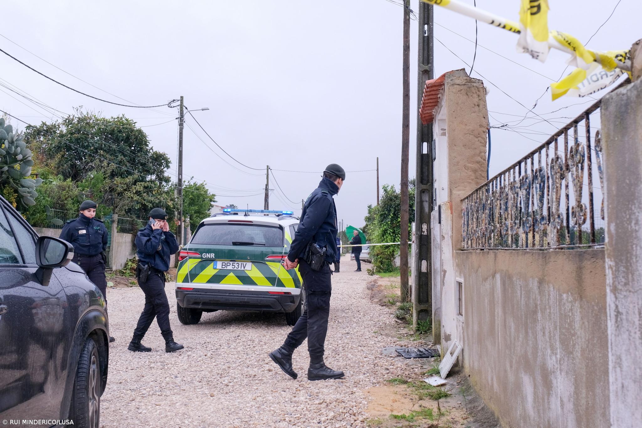 Casal de idosos morre em habitação inundada em Fernão Ferro – Imagem 1